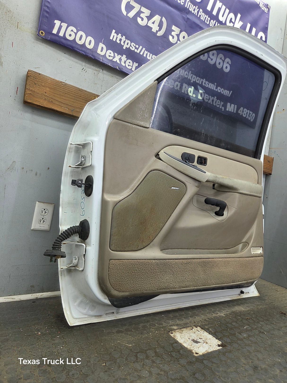 1999-2006 Chevrolet Silverado / GMC Sierra 1500 2500 3500 HD Front Passenger side Door RH