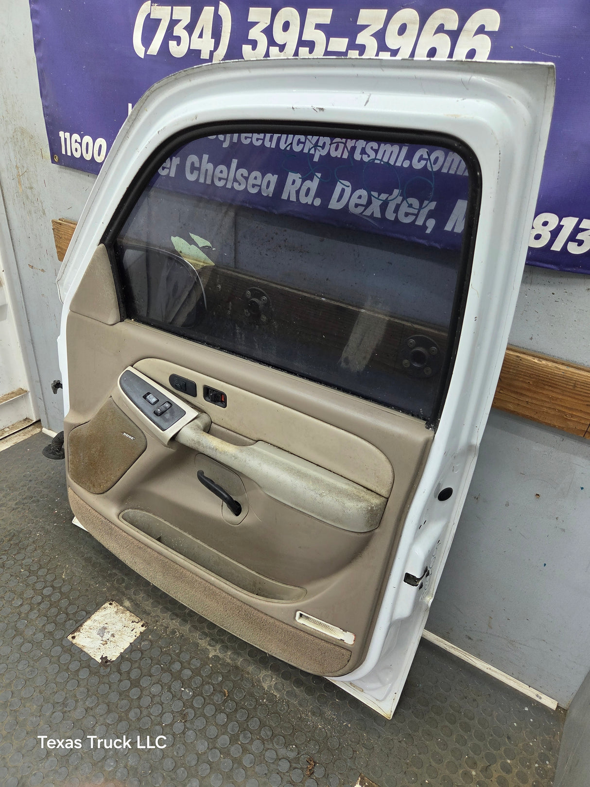 1999-2006 Chevrolet Silverado / GMC Sierra 1500 2500 3500 HD Front Passenger side Door RH