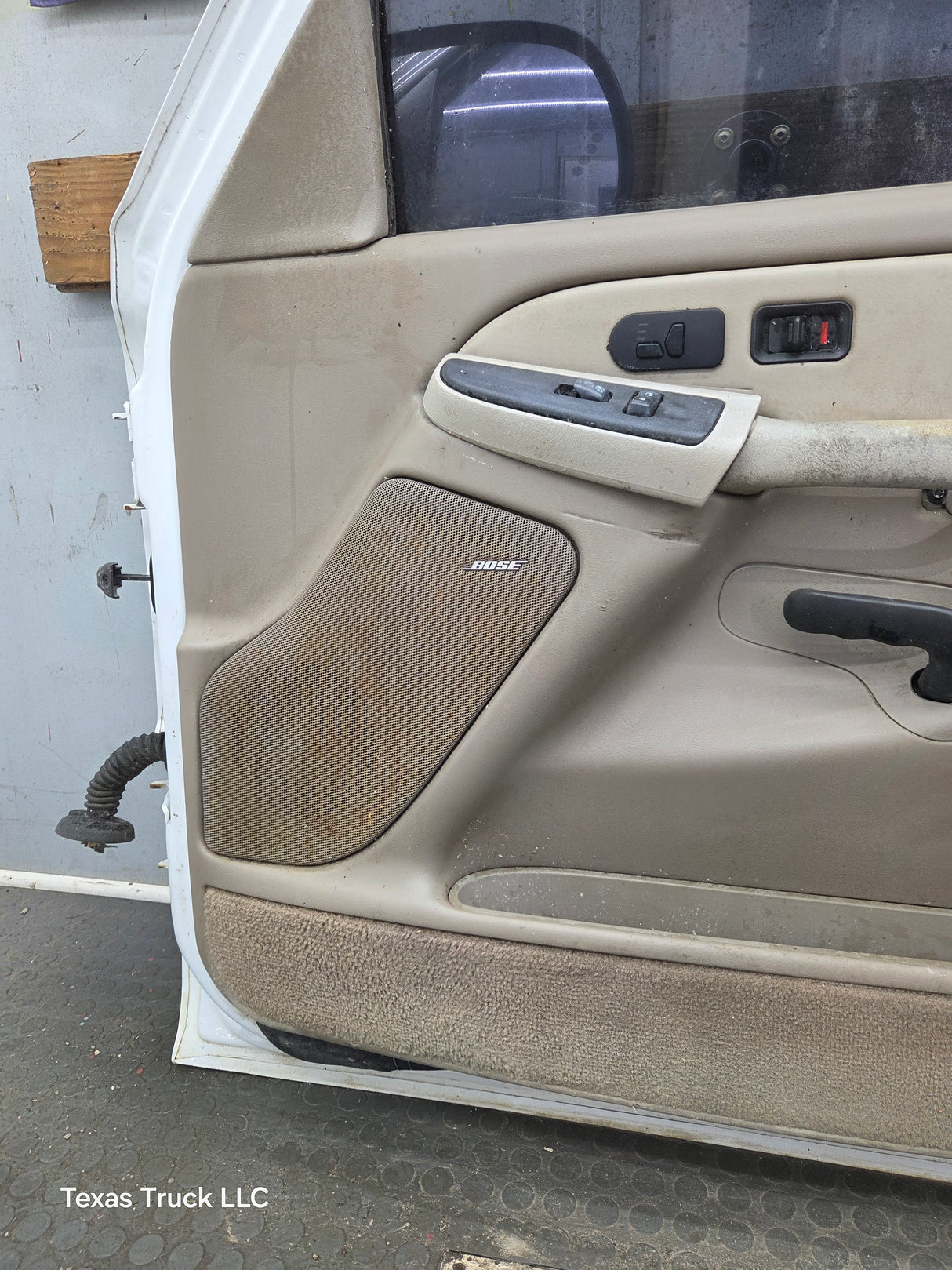 1999-2006 Chevrolet Silverado / GMC Sierra 1500 2500 3500 HD Front Passenger side Door RH