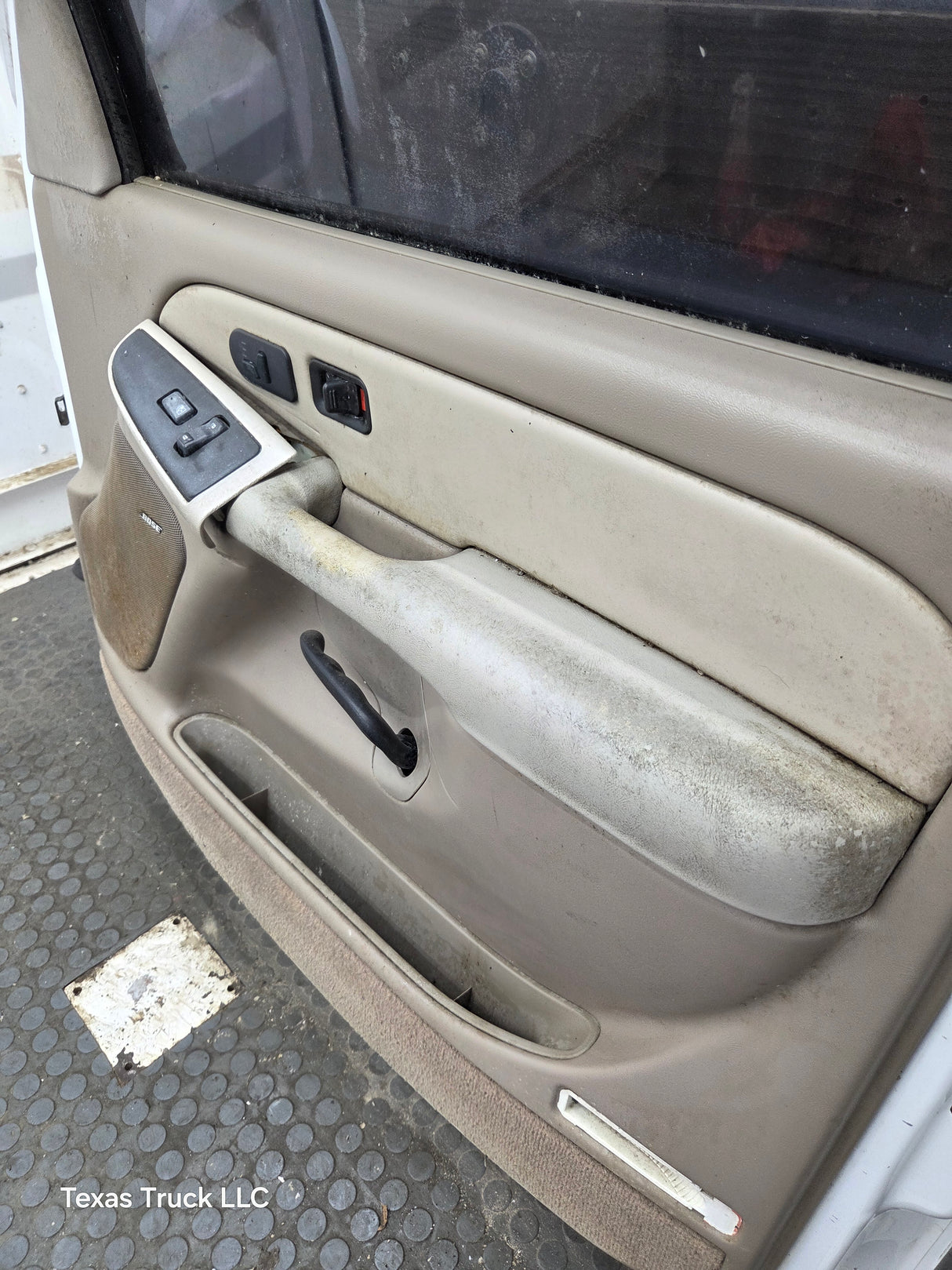 1999-2006 Chevrolet Silverado / GMC Sierra 1500 2500 3500 HD Front Passenger side Door RH