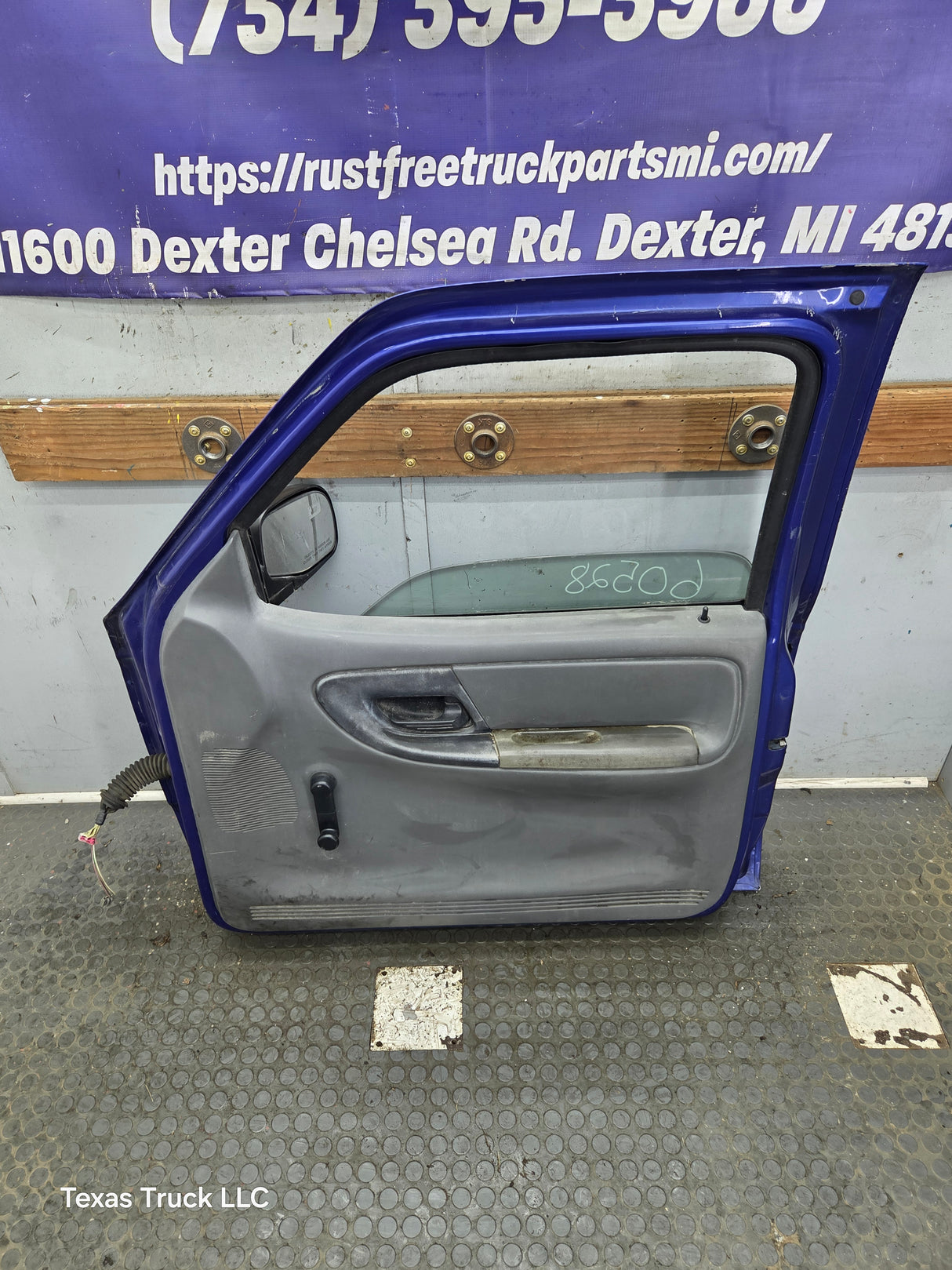 2003-2005 Ford Ranger Passenger Side Front Right Hand Door
