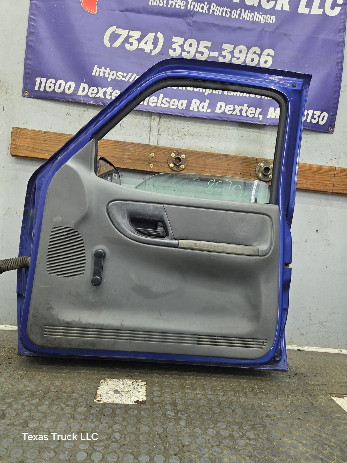 2003-2005 Ford Ranger Passenger Side Front Right Hand Door