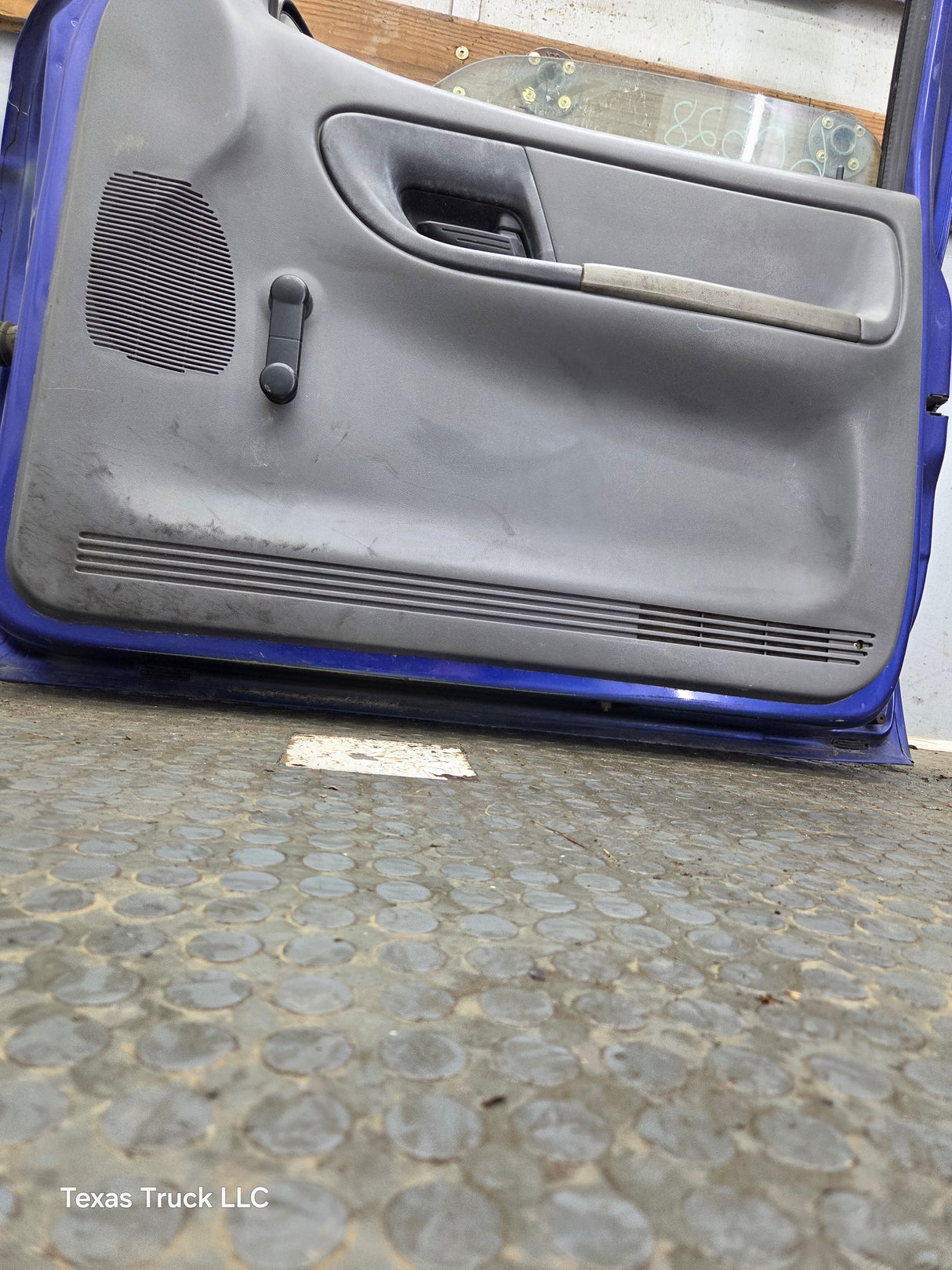 2003-2005 Ford Ranger Passenger Side Front Right Hand Door