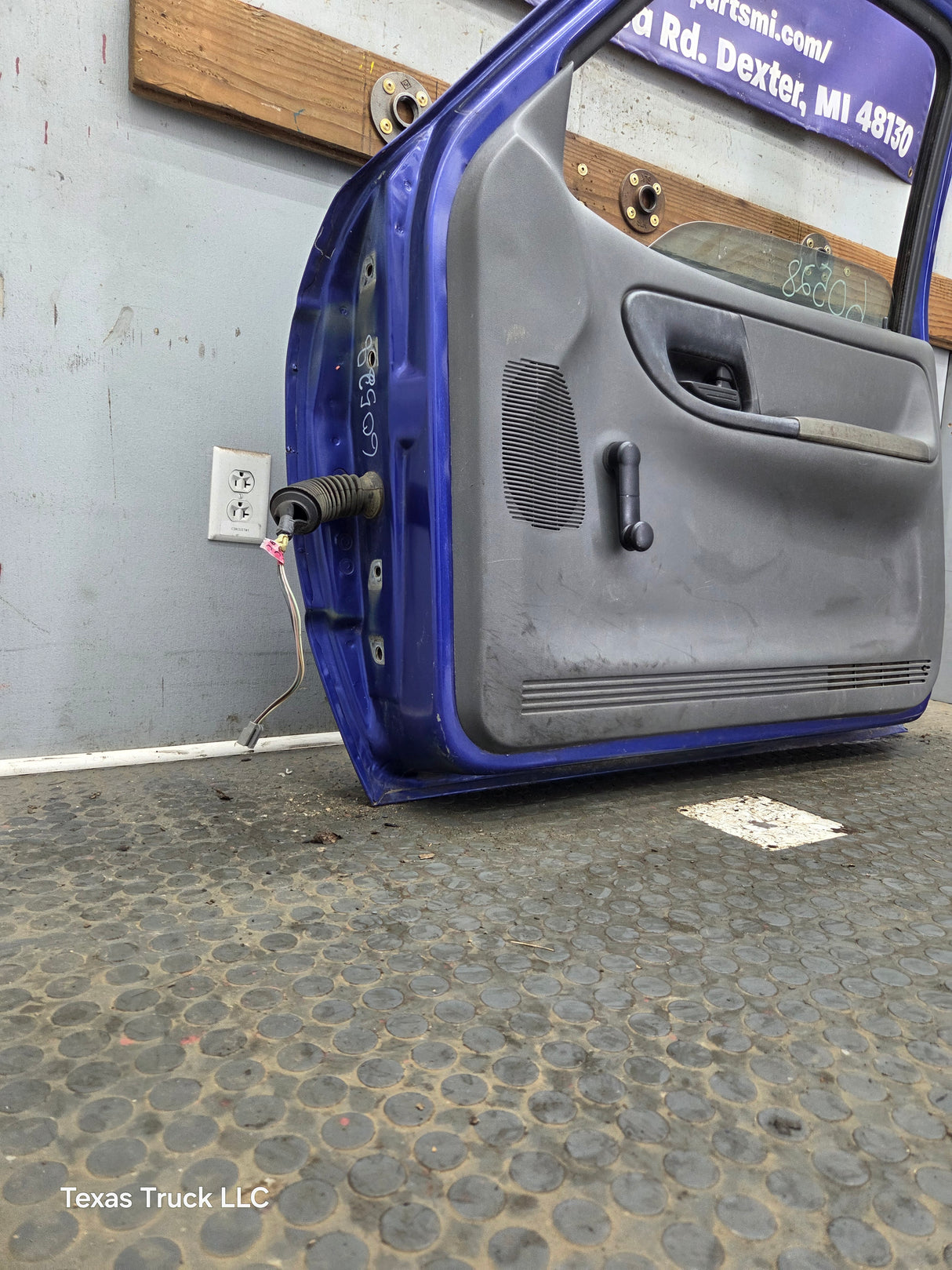 2003-2005 Ford Ranger Passenger Side Front Right Hand Door