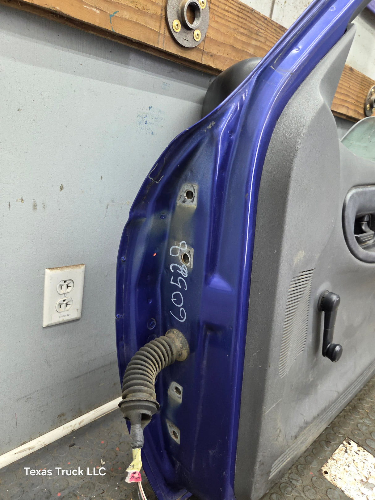 2003-2005 Ford Ranger Passenger Side Front Right Hand Door