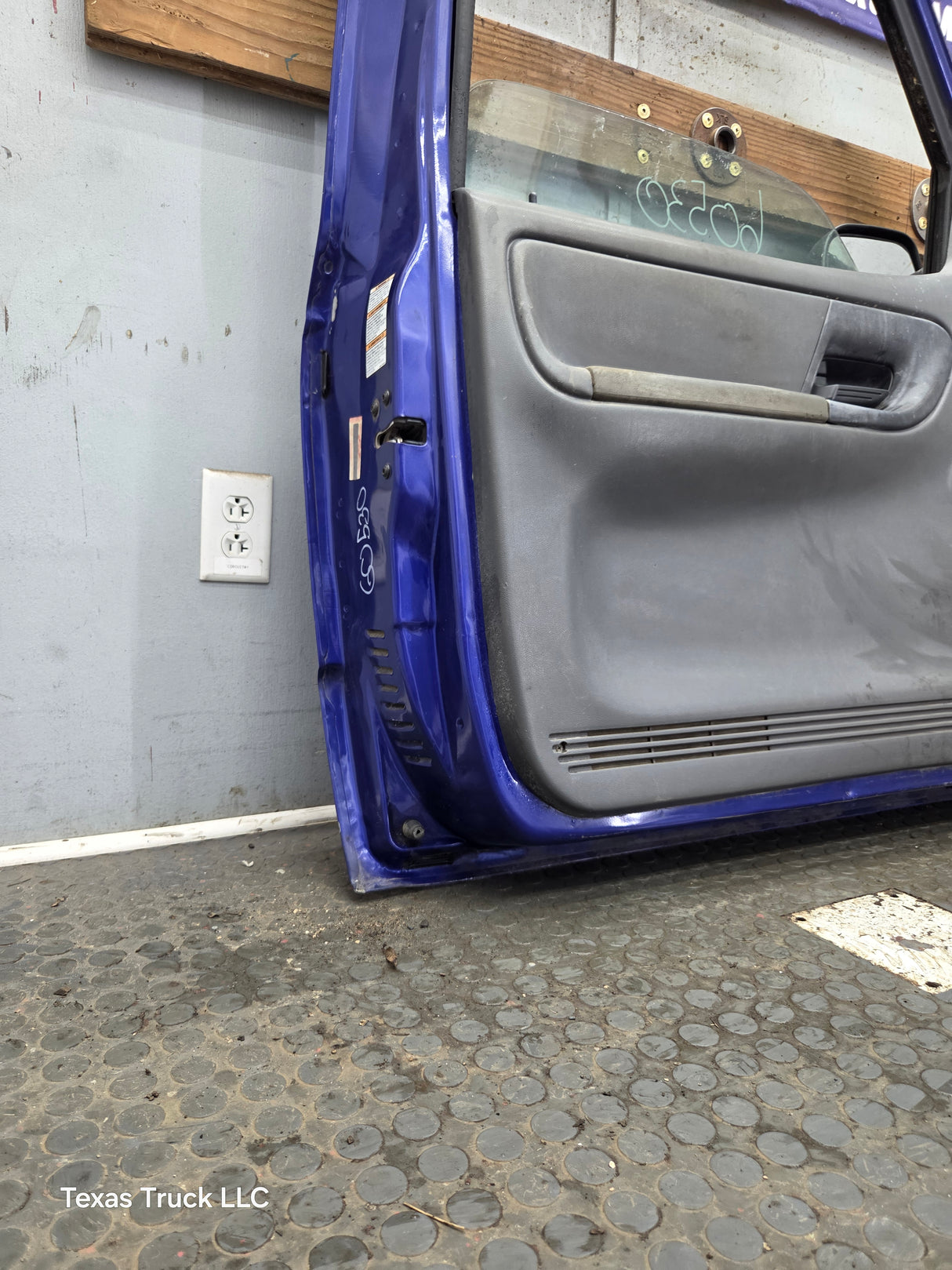 2003-2005 Ford Ranger Driver Side Front Left Hand Door