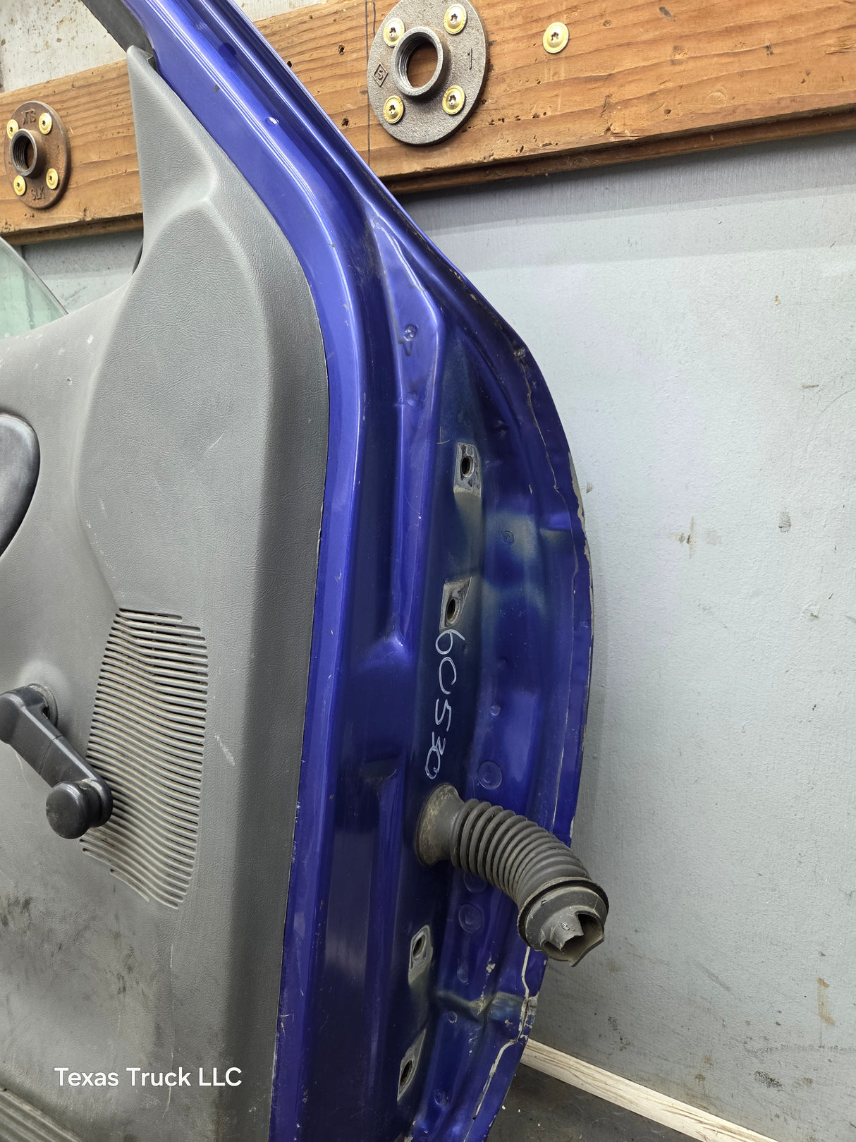 2003-2005 Ford Ranger Driver Side Front Left Hand Door