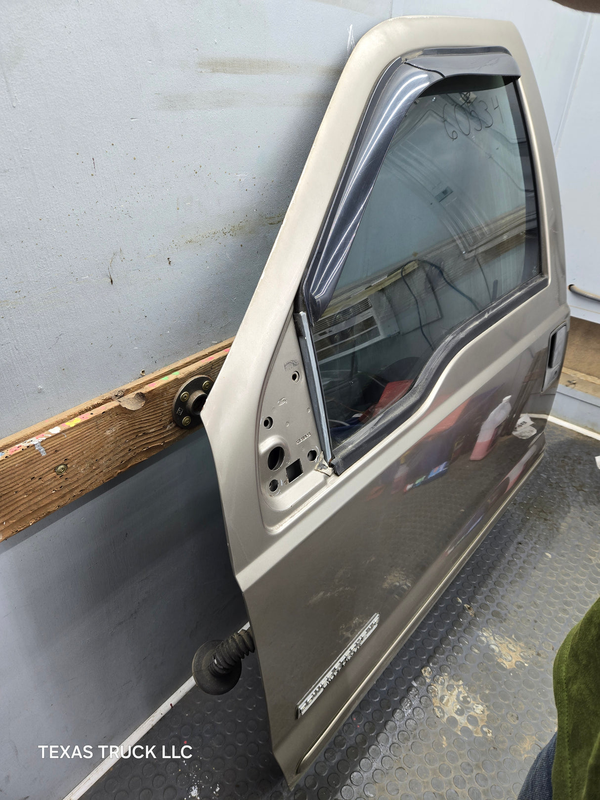 1999-2011 Ford Super Duty LH Driver Side Front Door F250 F350 F450 F550