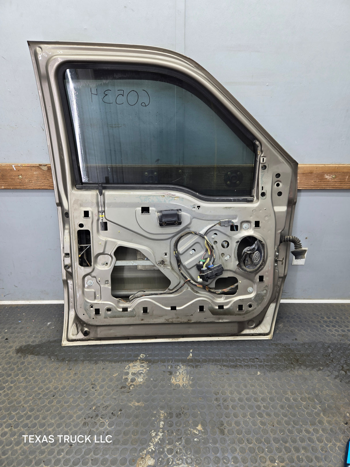 1999-2011 Ford Super Duty LH Driver Side Front Door F250 F350 F450 F550