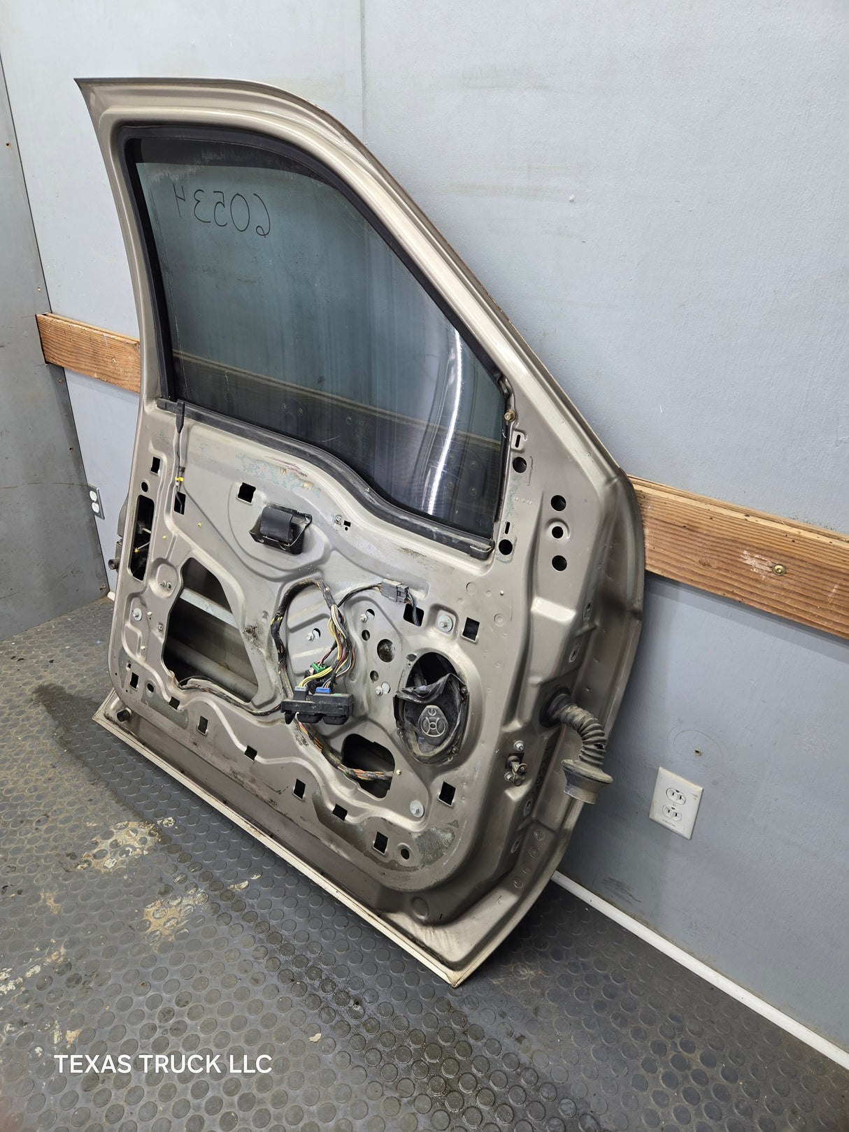 1999-2011 Ford Super Duty LH Driver Side Front Door F250 F350 F450 F550