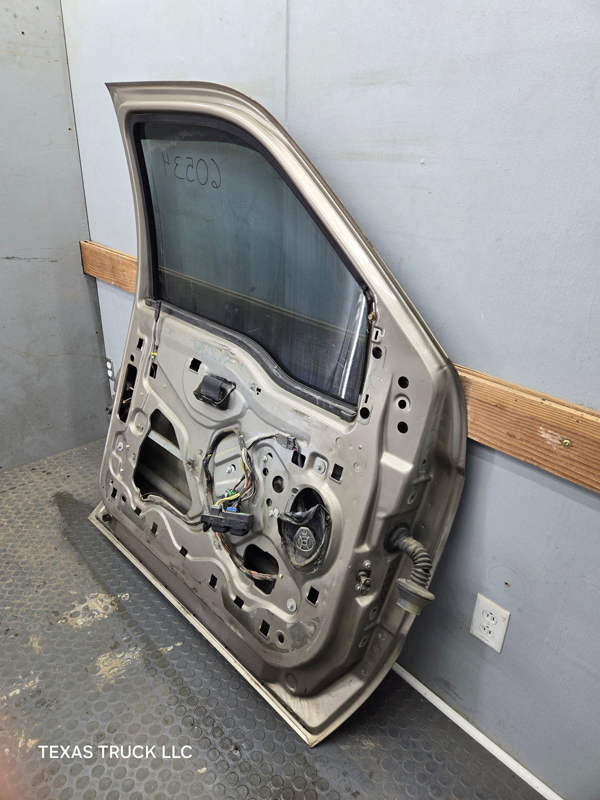1999-2011 Ford Super Duty LH Driver Side Front Door F250 F350 F450 F550