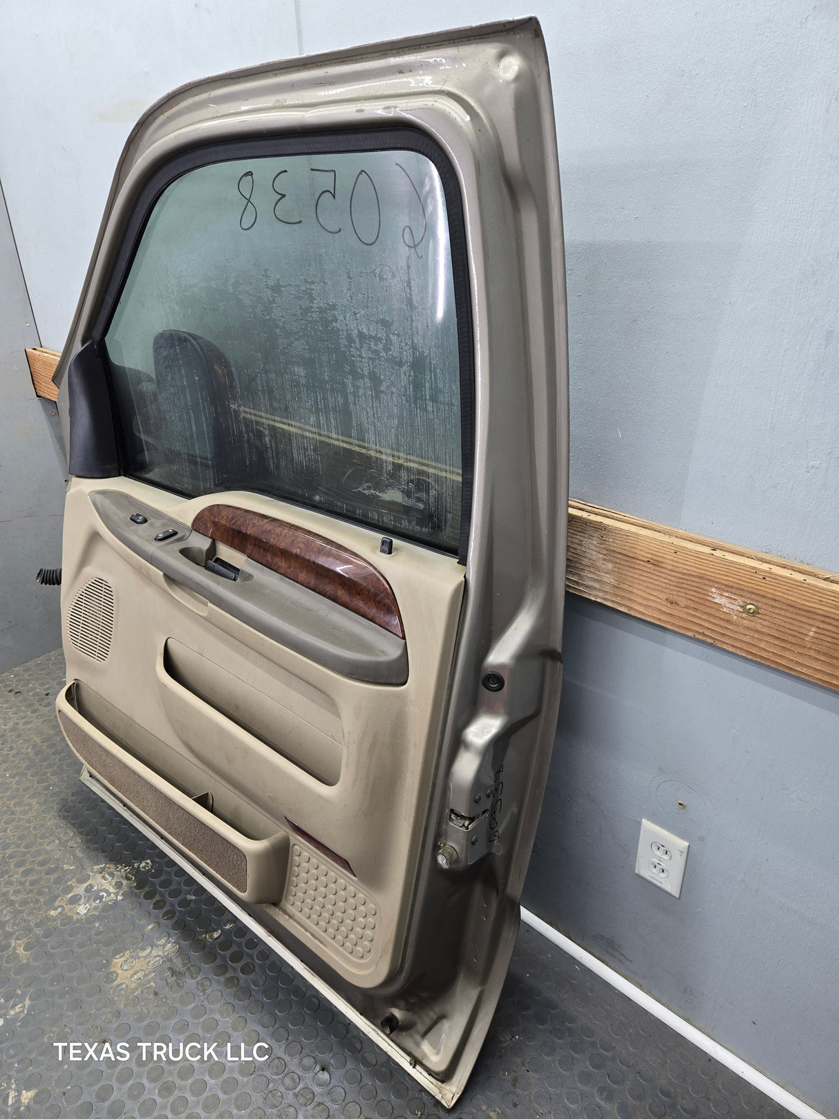 1999-2011 Ford Super Duty / Excursion Front Passenger RH Door F250 F350 F450 F550