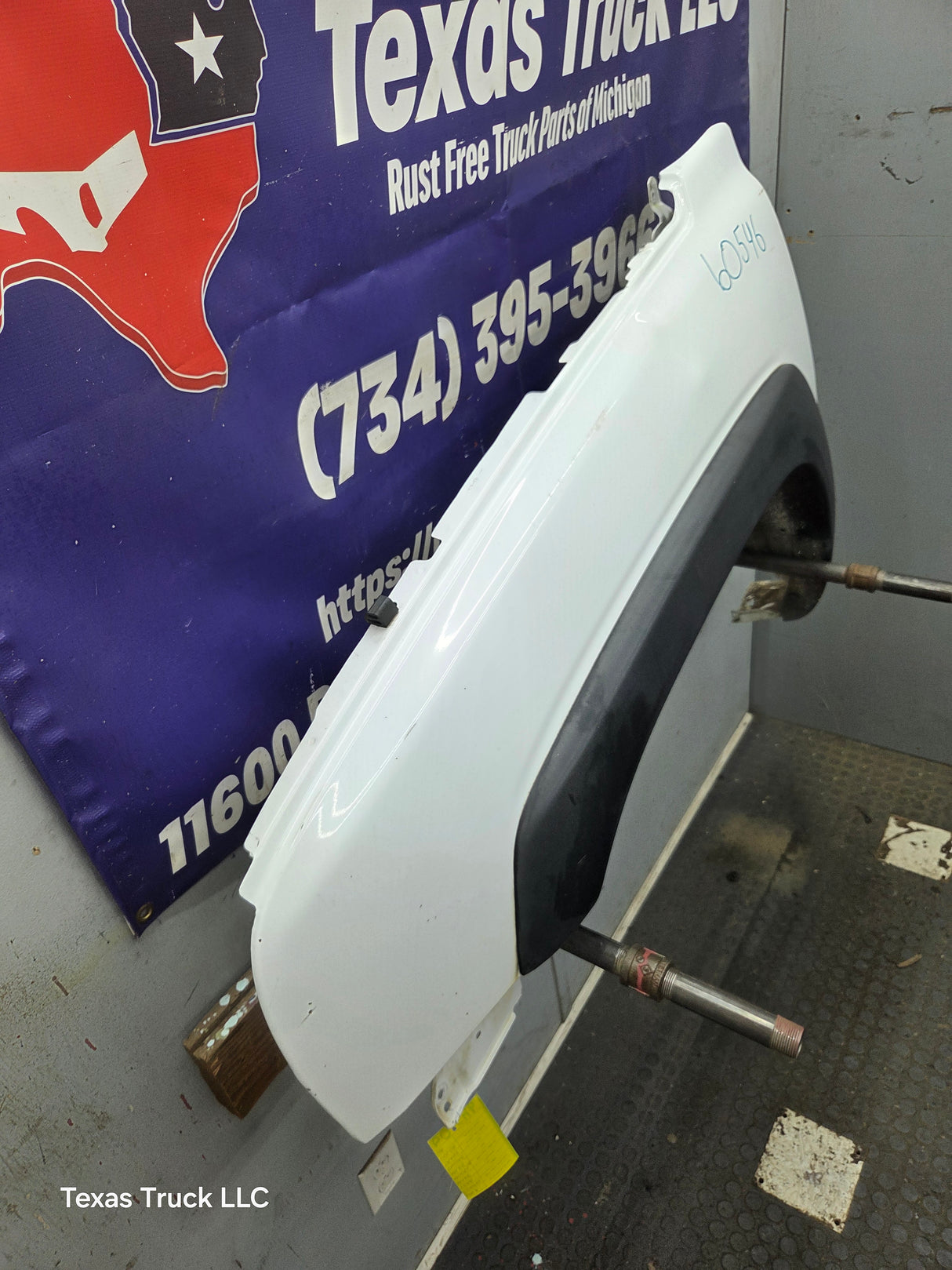 2003-2007 Chevrolet Silverado / Tahoe / Suburban 1500 2500 3500 HD LH Driver Side "Cateye" Front Fender - Summit White
