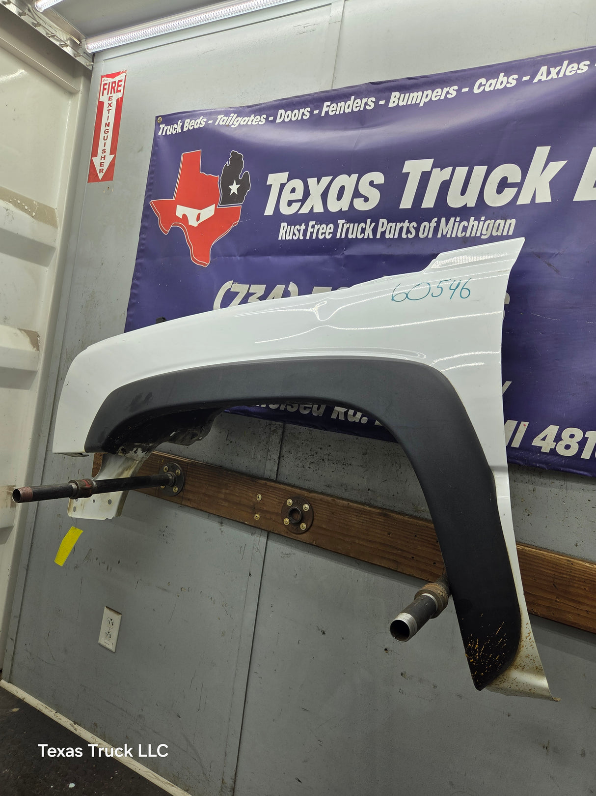 2003-2007 Chevrolet Silverado / Tahoe / Suburban 1500 2500 3500 HD LH Driver Side "Cateye" Front Fender - Summit White
