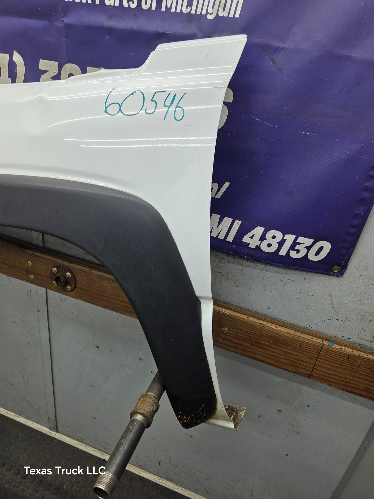 2003-2007 Chevrolet Silverado / Tahoe / Suburban 1500 2500 3500 HD LH Driver Side "Cateye" Front Fender - Summit White