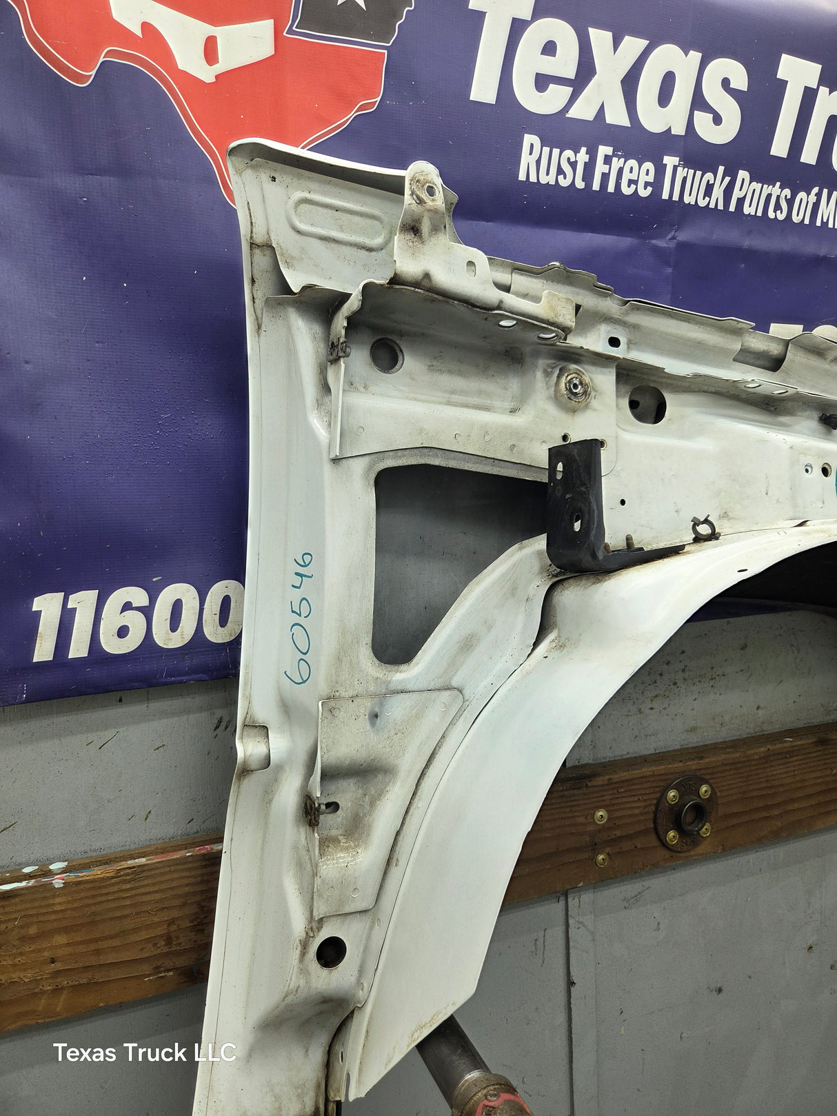 2003-2007 Chevrolet Silverado / Tahoe / Suburban 1500 2500 3500 HD LH Driver Side "Cateye" Front Fender - Summit White