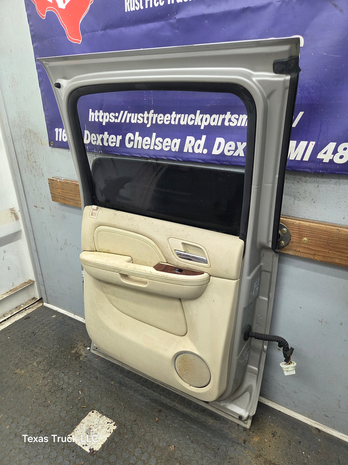 2007-2013 Chevrolet Silverado / GMC Sierra 1500 2500 3500 HD Crew Cab LH Driver Side Rear Door