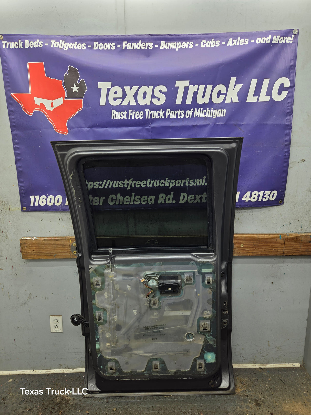 1999-2011 Ford Super Duty F250 F350 F450 F550 RH Crew Cab Passenger Side Rear Door