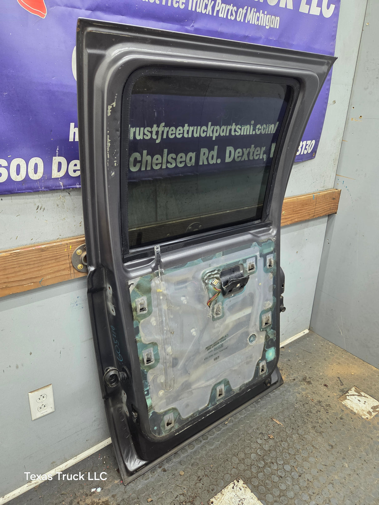 1999-2011 Ford Super Duty F250 F350 F450 F550 RH Crew Cab Passenger Side Rear Door