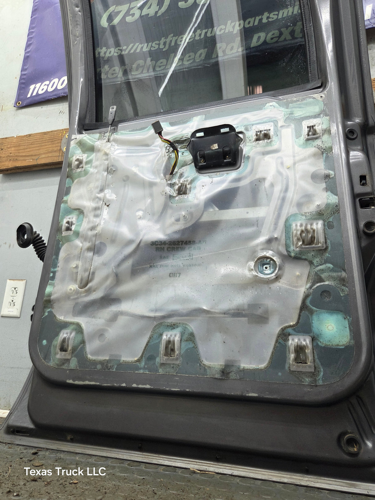1999-2011 Ford Super Duty F250 F350 F450 F550 RH Crew Cab Passenger Side Rear Door