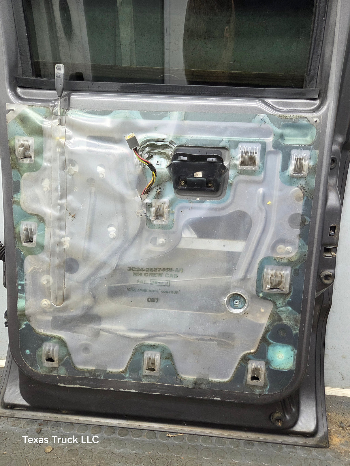 1999-2011 Ford Super Duty F250 F350 F450 F550 RH Crew Cab Passenger Side Rear Door