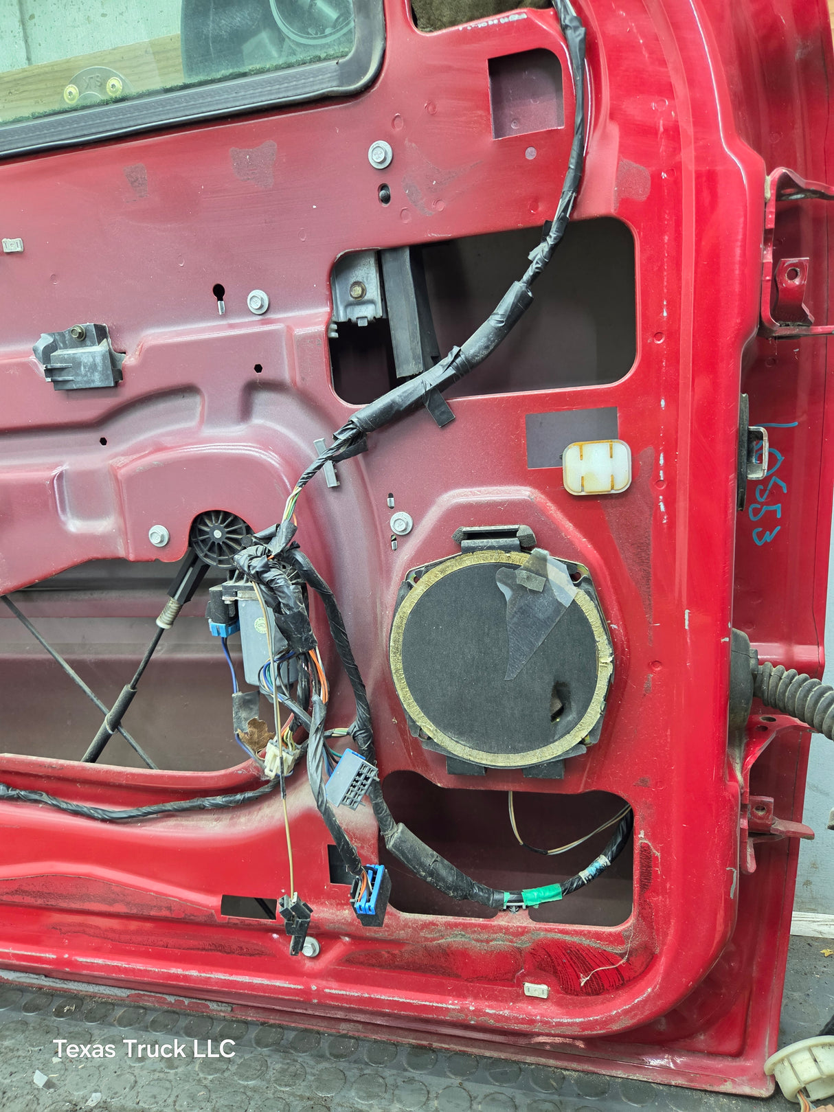 1999-2006 Chevrolet Silverado / GMC Sierra 1500 2500 3500 HD Front Driver Side Door LH