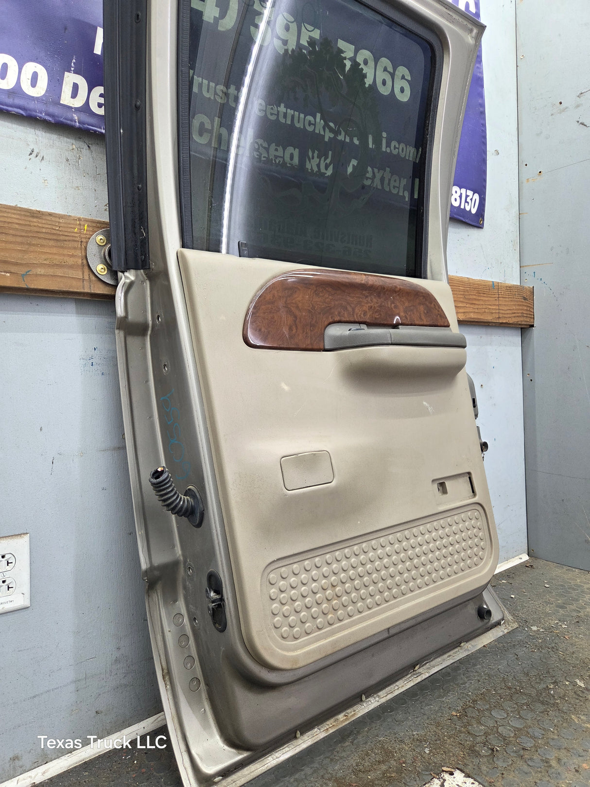 1999-2011 Ford Super Duty F250 F350 F450 F550 RH Crew Cab Passenger Side Rear Door