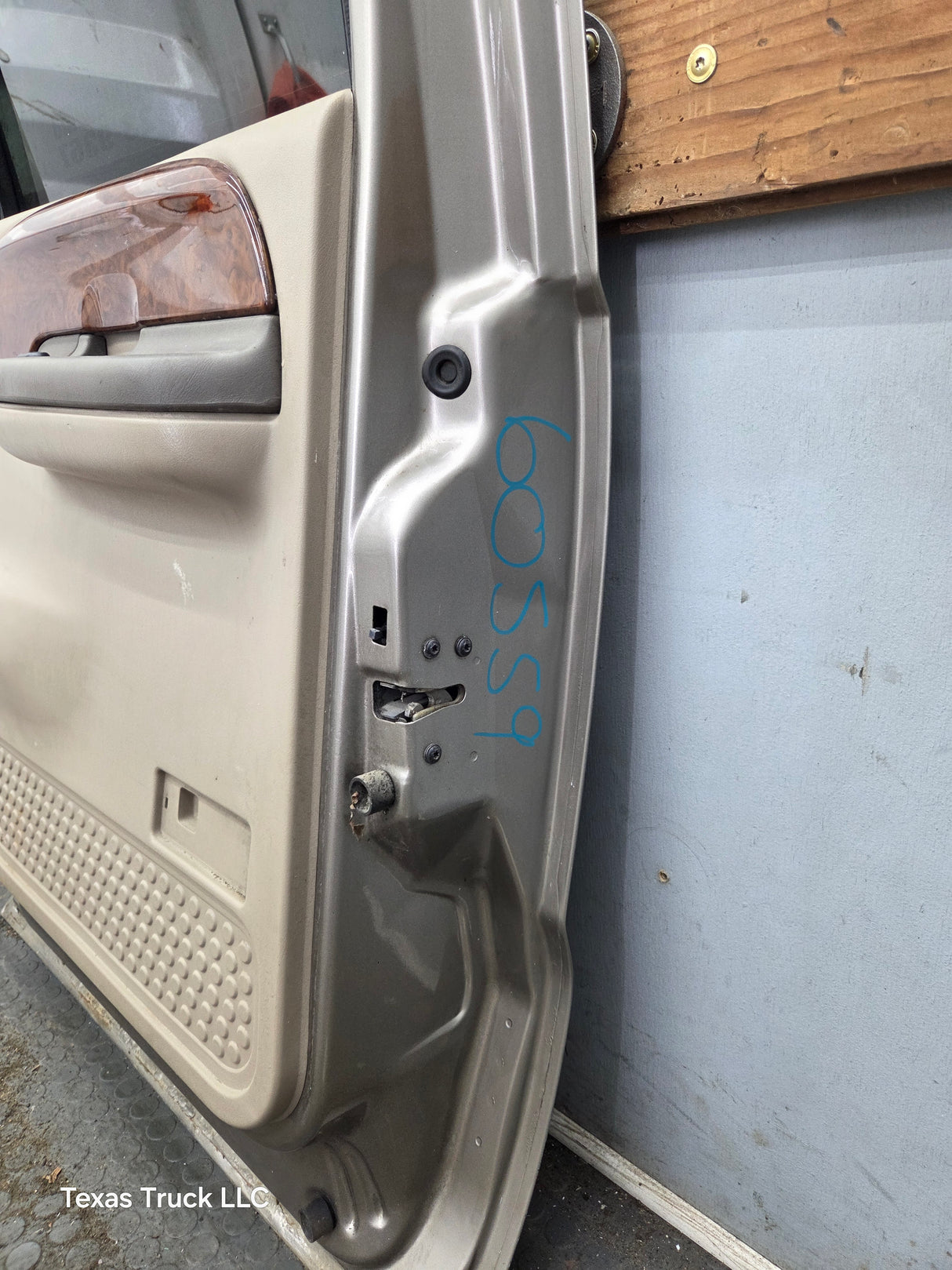 1999-2011 Ford Super Duty F250 F350 F450 F550 RH Crew Cab Passenger Side Rear Door