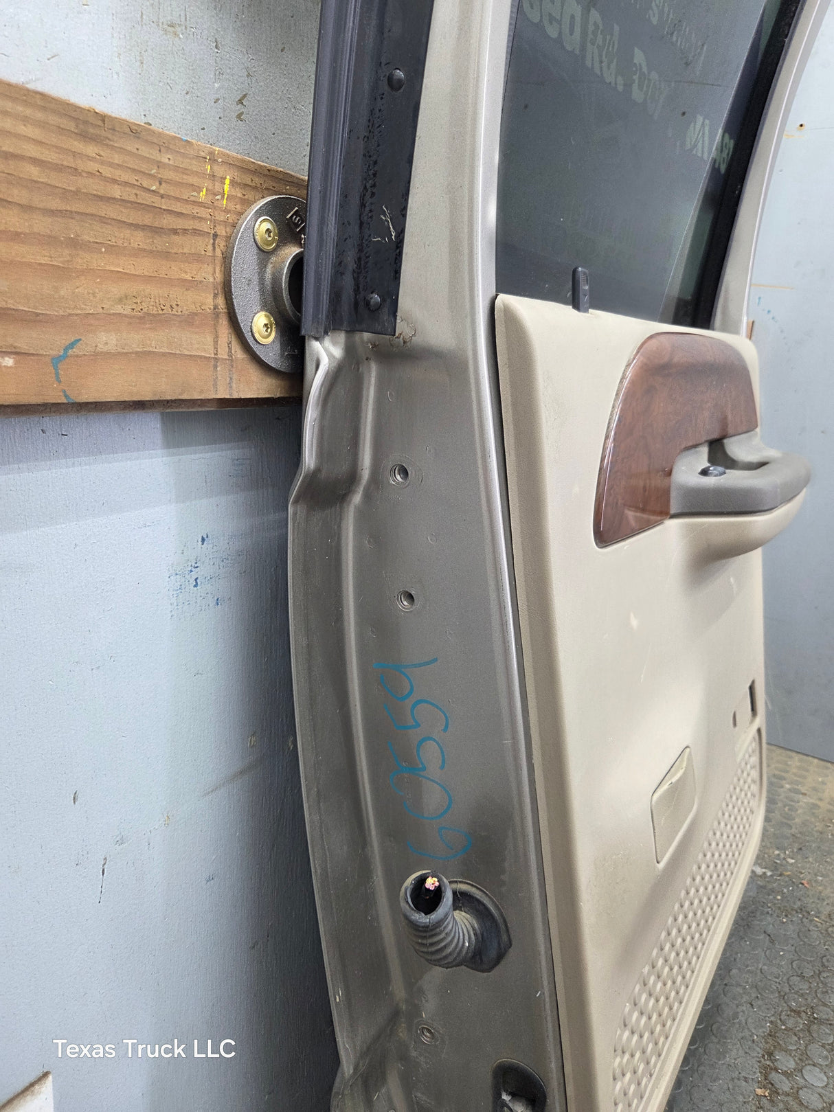 1999-2011 Ford Super Duty F250 F350 F450 F550 RH Crew Cab Passenger Side Rear Door