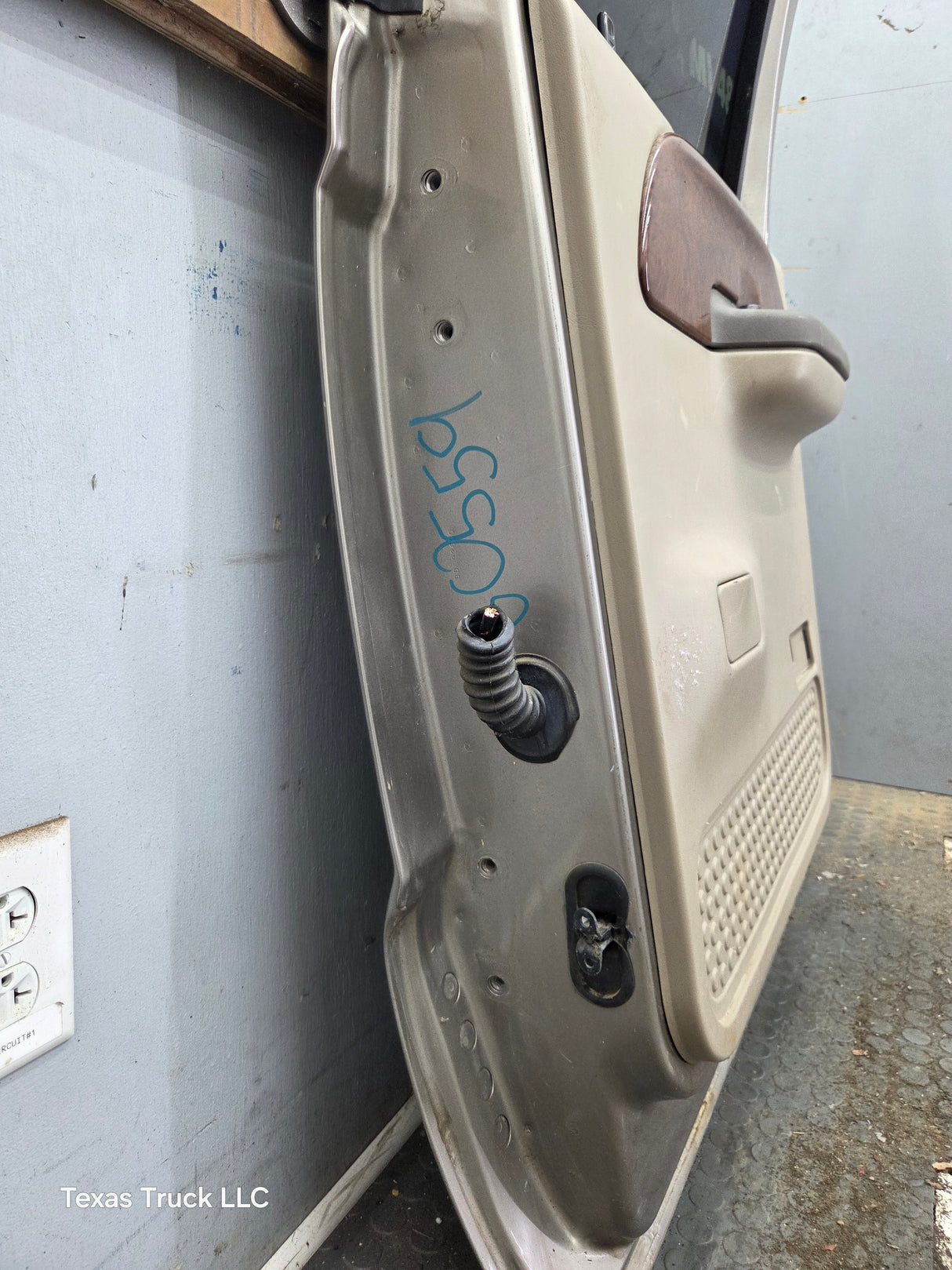 1999-2011 Ford Super Duty F250 F350 F450 F550 RH Crew Cab Passenger Side Rear Door