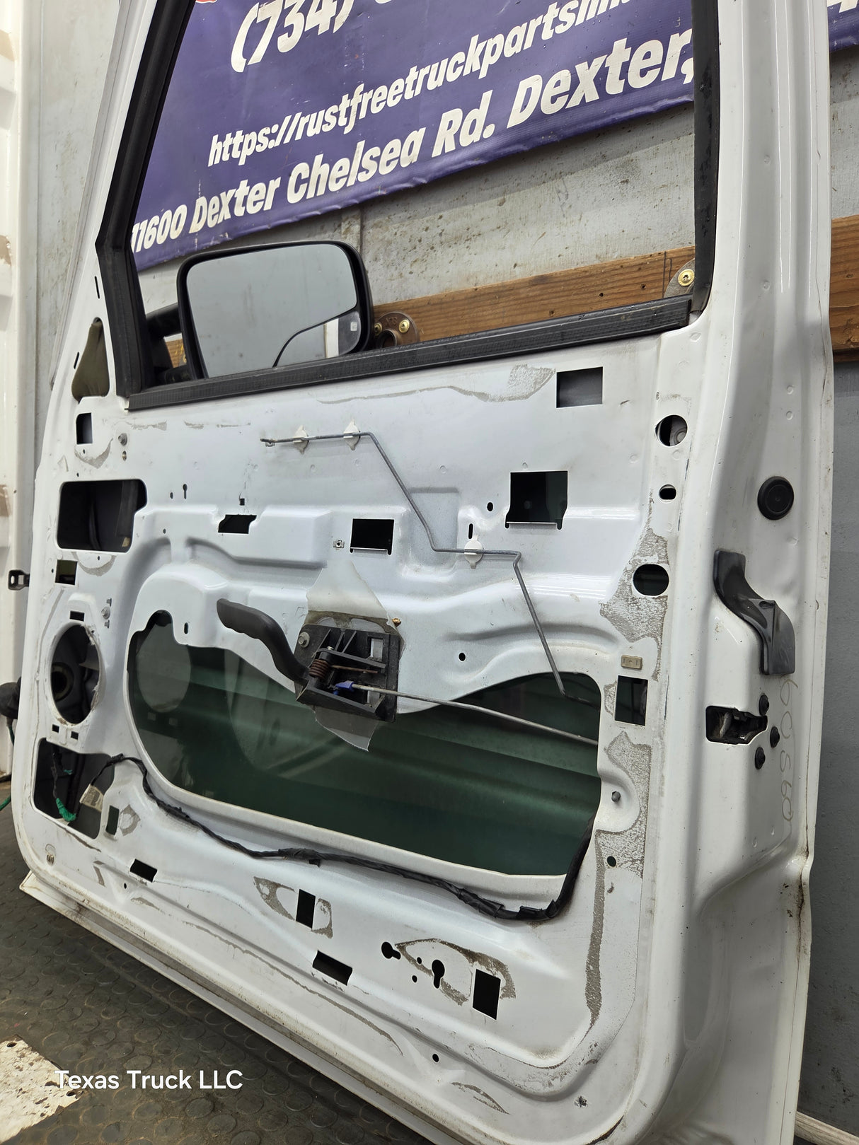 1999-2006 Chevrolet Silverado / GMC Sierra 1500 2500 3500 HD Front Passenger side Door RH