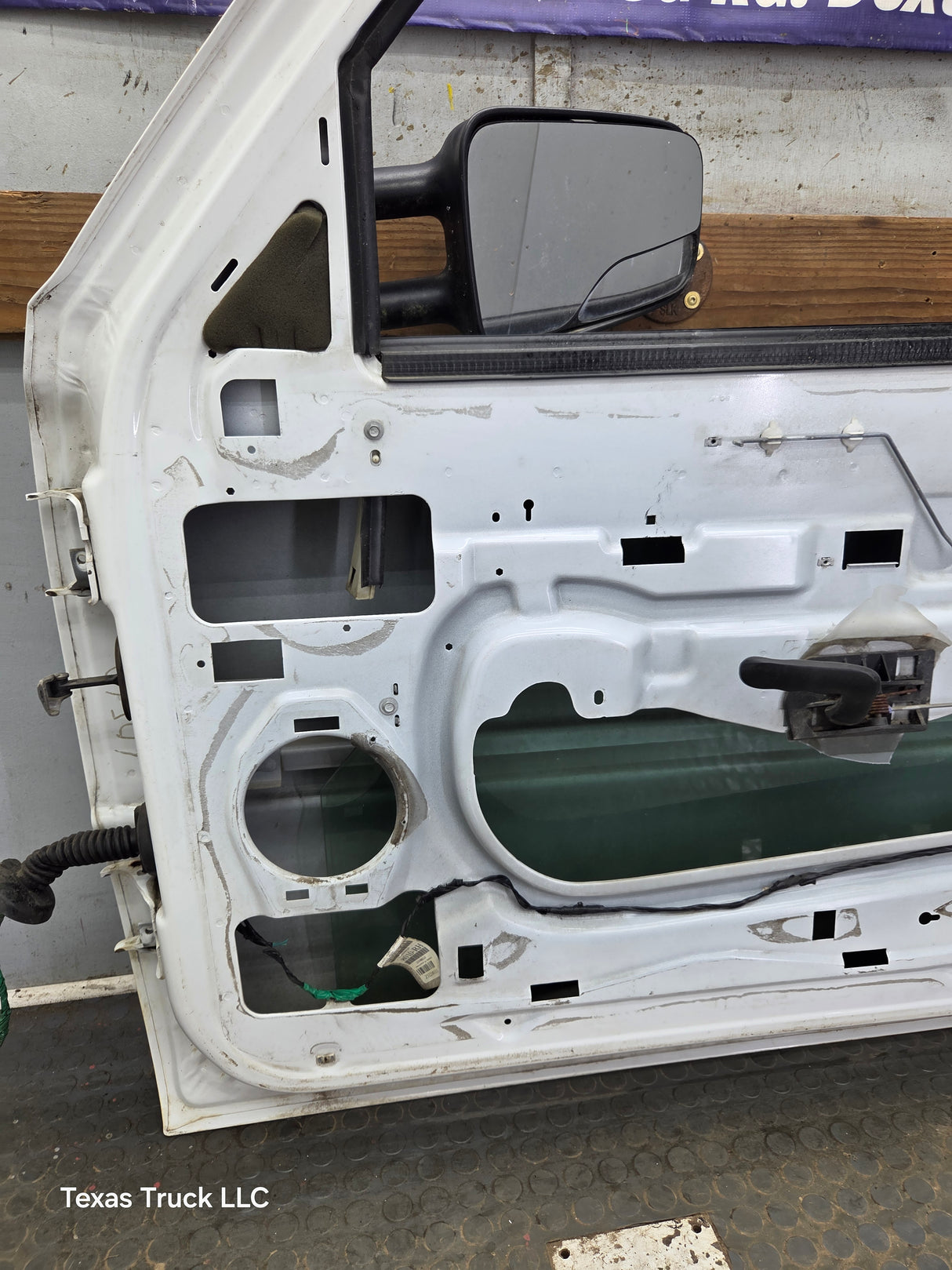 1999-2006 Chevrolet Silverado / GMC Sierra 1500 2500 3500 HD Front Passenger side Door RH