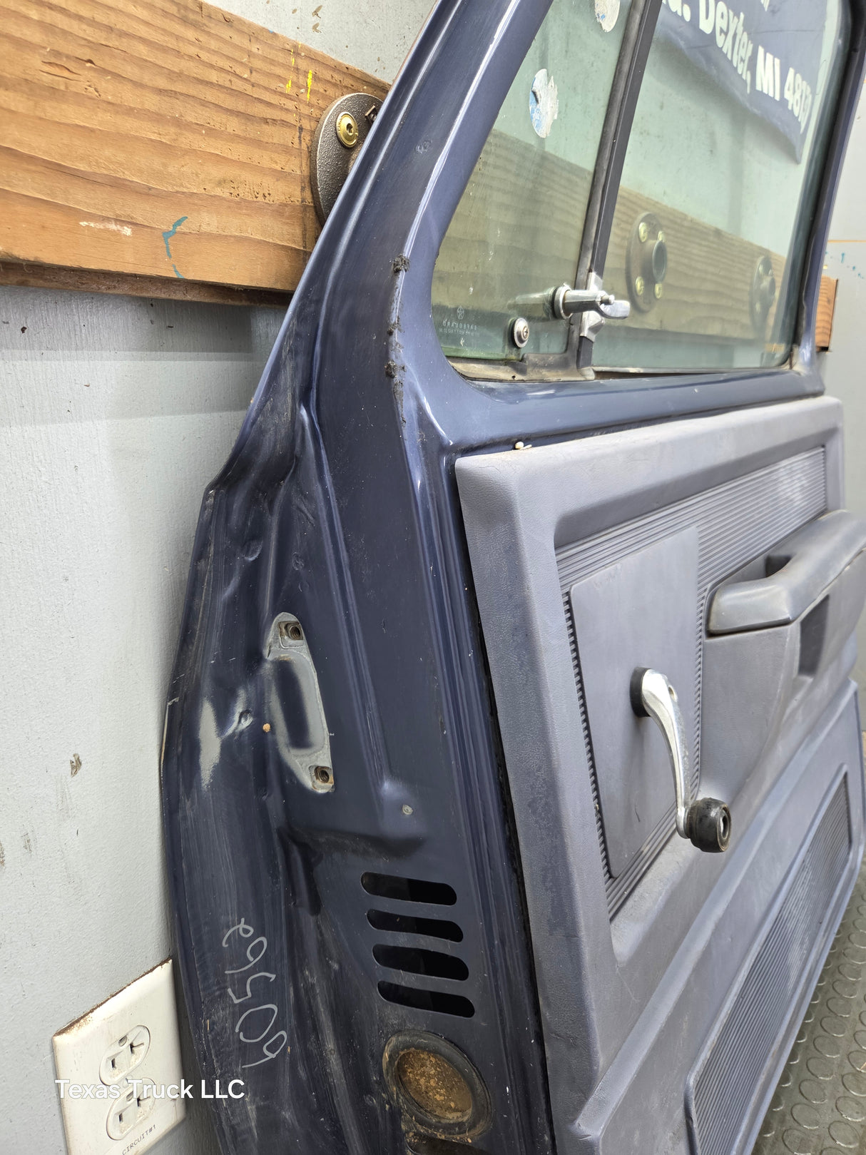 1981-1993 Dodge Ram 1st Gen RH Passenger Side Front Door W150 W250 W350 D150 D250 D350 Ram Charger
