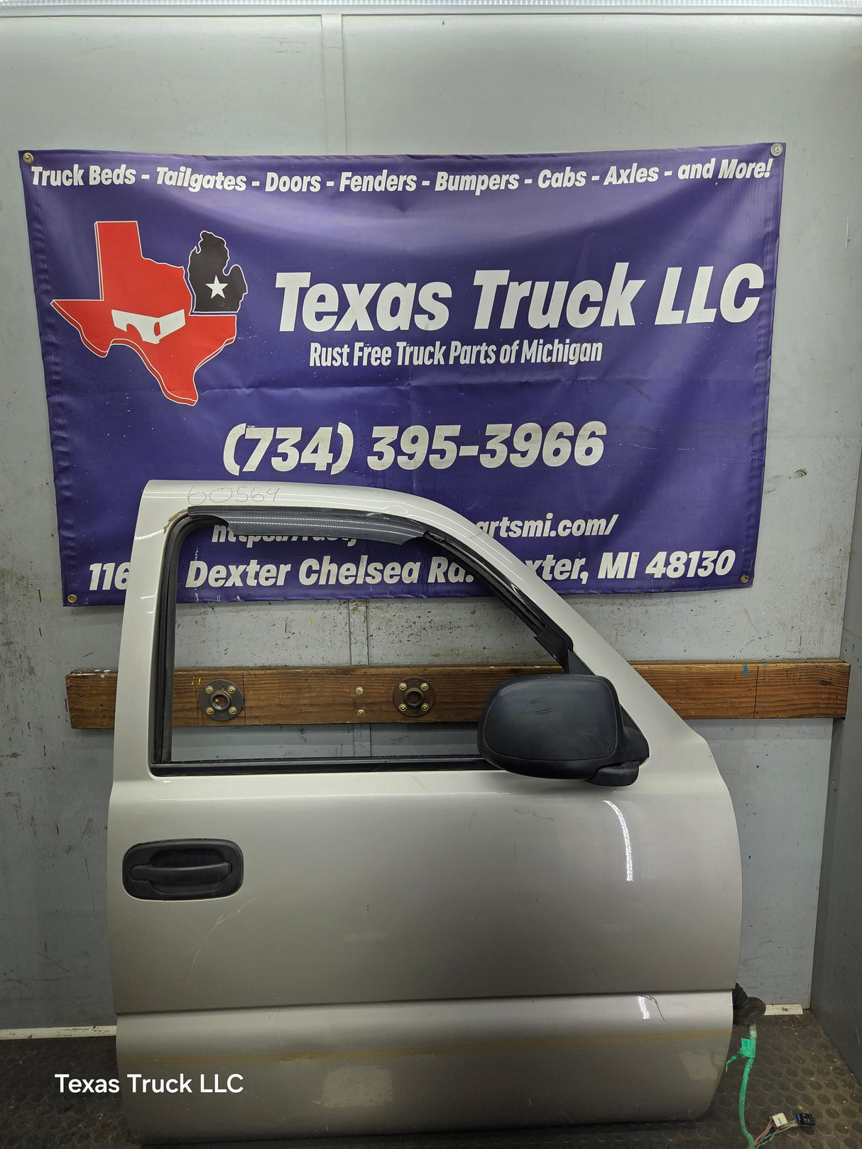 1999-2006 Chevrolet Silverado / GMC Sierra 1500 2500 3500 HD Front Passenger side Door RH