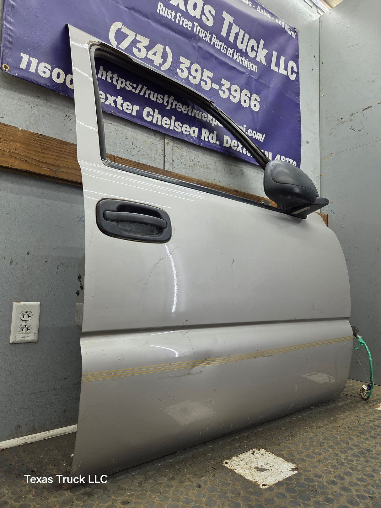 1999-2006 Chevrolet Silverado / GMC Sierra 1500 2500 3500 HD Front Passenger side Door RH