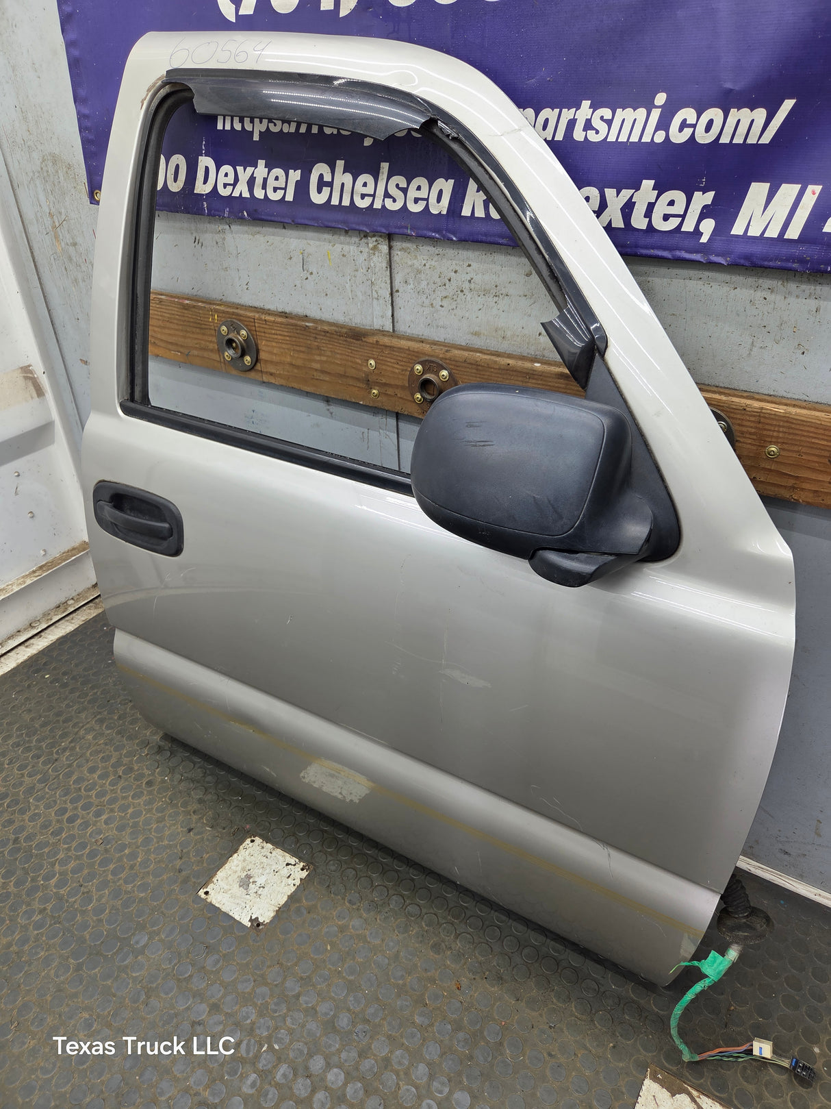 1999-2006 Chevrolet Silverado / GMC Sierra 1500 2500 3500 HD Front Passenger side Door RH