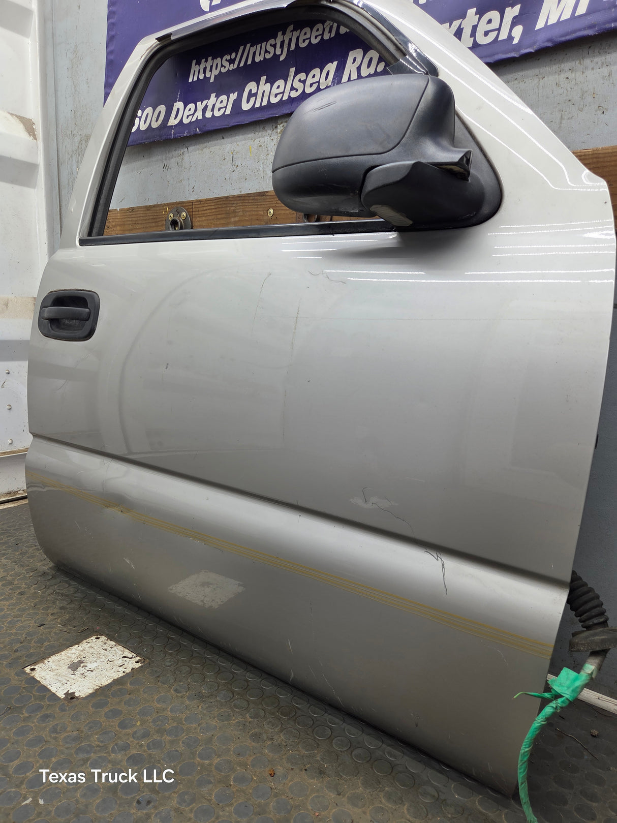 1999-2006 Chevrolet Silverado / GMC Sierra 1500 2500 3500 HD Front Passenger side Door RH
