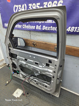 1999-2006 Chevrolet Silverado / GMC Sierra 1500 2500 3500 HD Front Passenger side Door RH