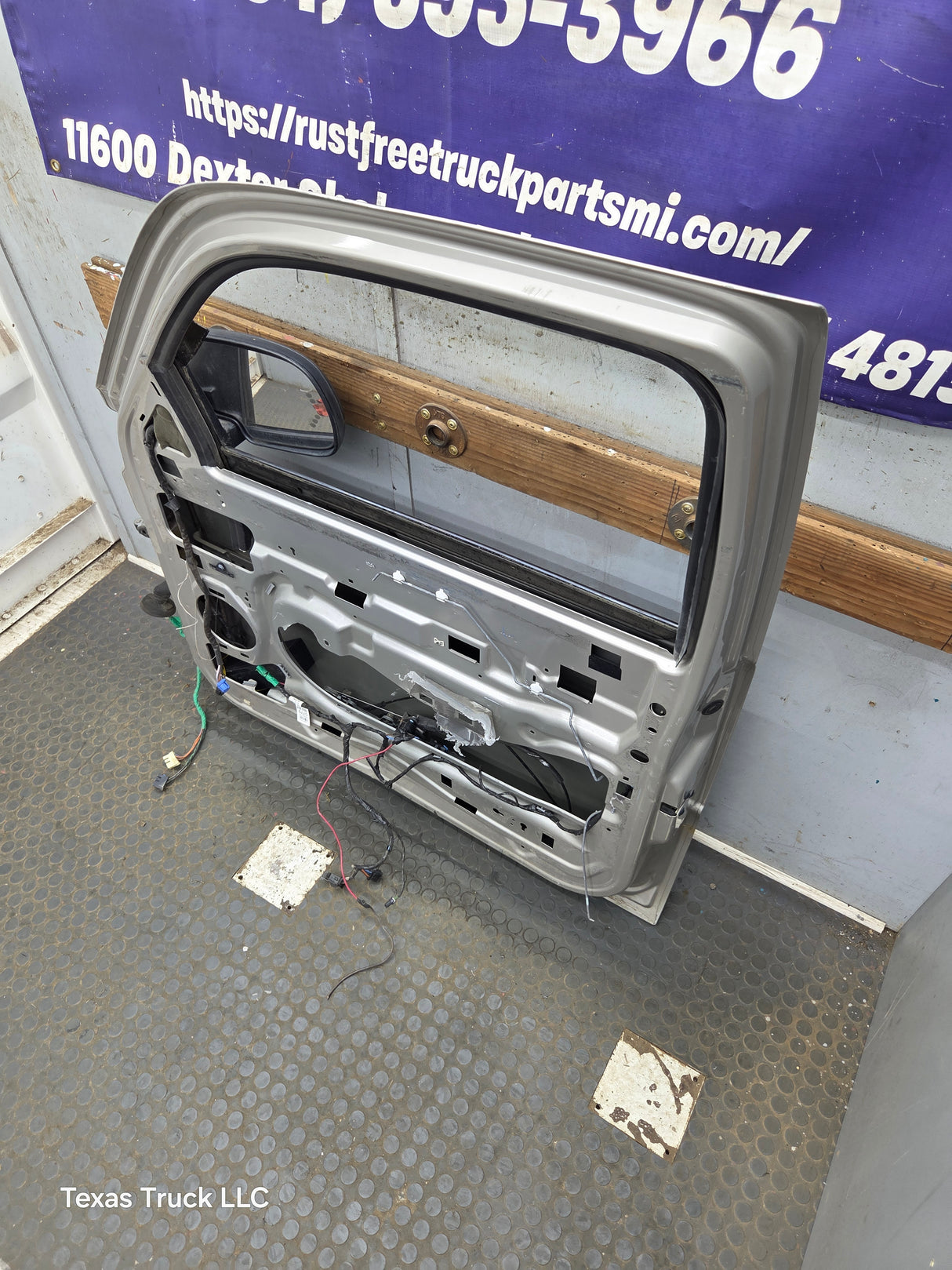 1999-2006 Chevrolet Silverado / GMC Sierra 1500 2500 3500 HD Front Passenger side Door RH