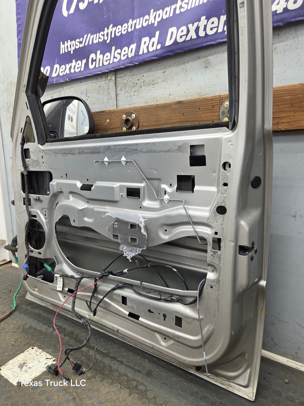 1999-2006 Chevrolet Silverado / GMC Sierra 1500 2500 3500 HD Front Passenger side Door RH