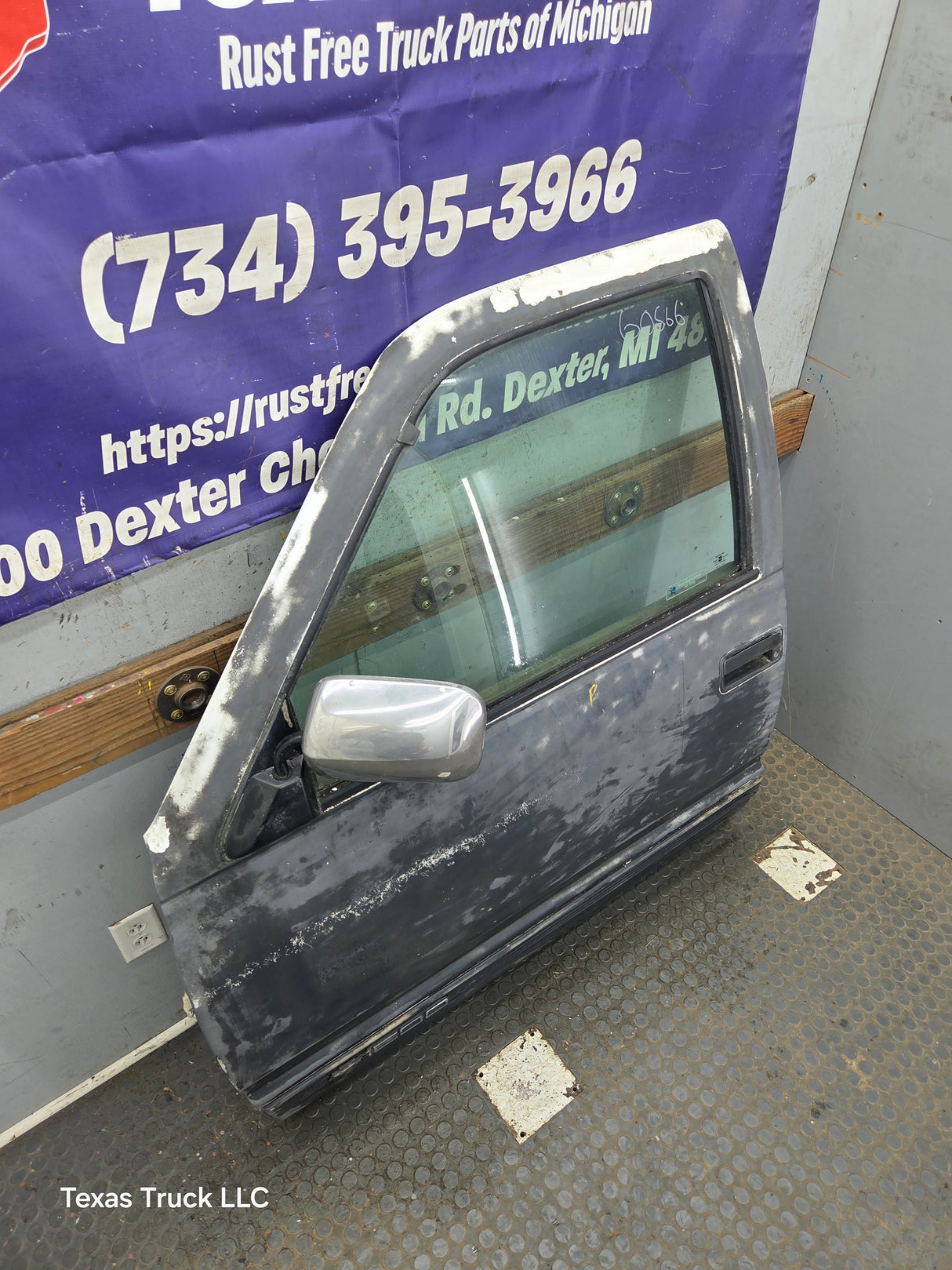1988-2000 Chevrolet Silverado Suburban GMC Sierra LH Front Driver Side Door