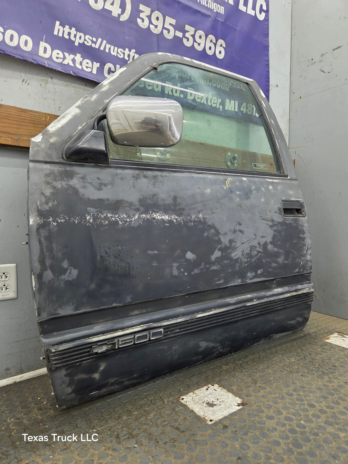 1988-2000 Chevrolet Silverado Suburban GMC Sierra LH Front Driver Side Door