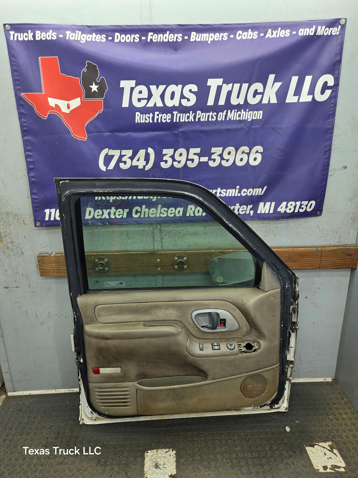 1988-2000 Chevrolet Silverado Suburban GMC Sierra LH Front Driver Side Door