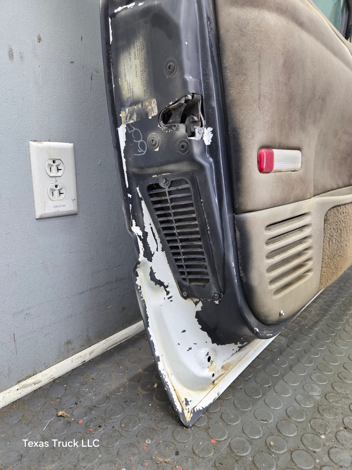 1988-2000 Chevrolet Silverado Suburban GMC Sierra LH Front Driver Side Door