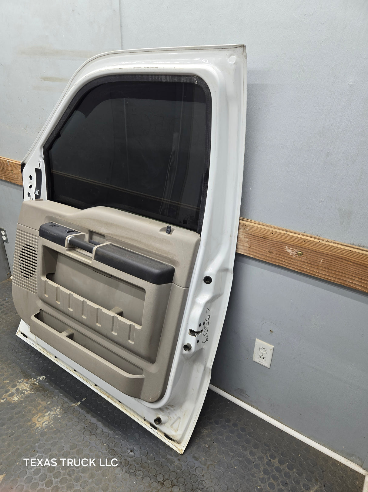 1999-2011 Ford Super Duty / Excursion Front Passenger RH Door F250 F350 F450 F550