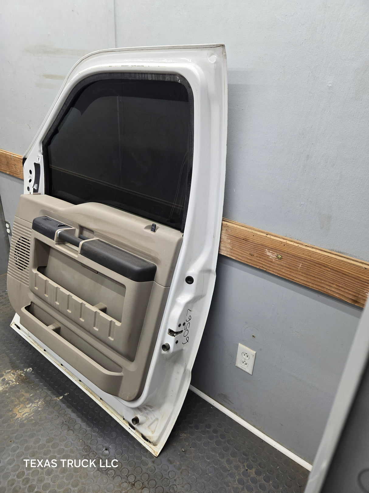 1999-2011 Ford Super Duty / Excursion Front Passenger RH Door F250 F350 F450 F550