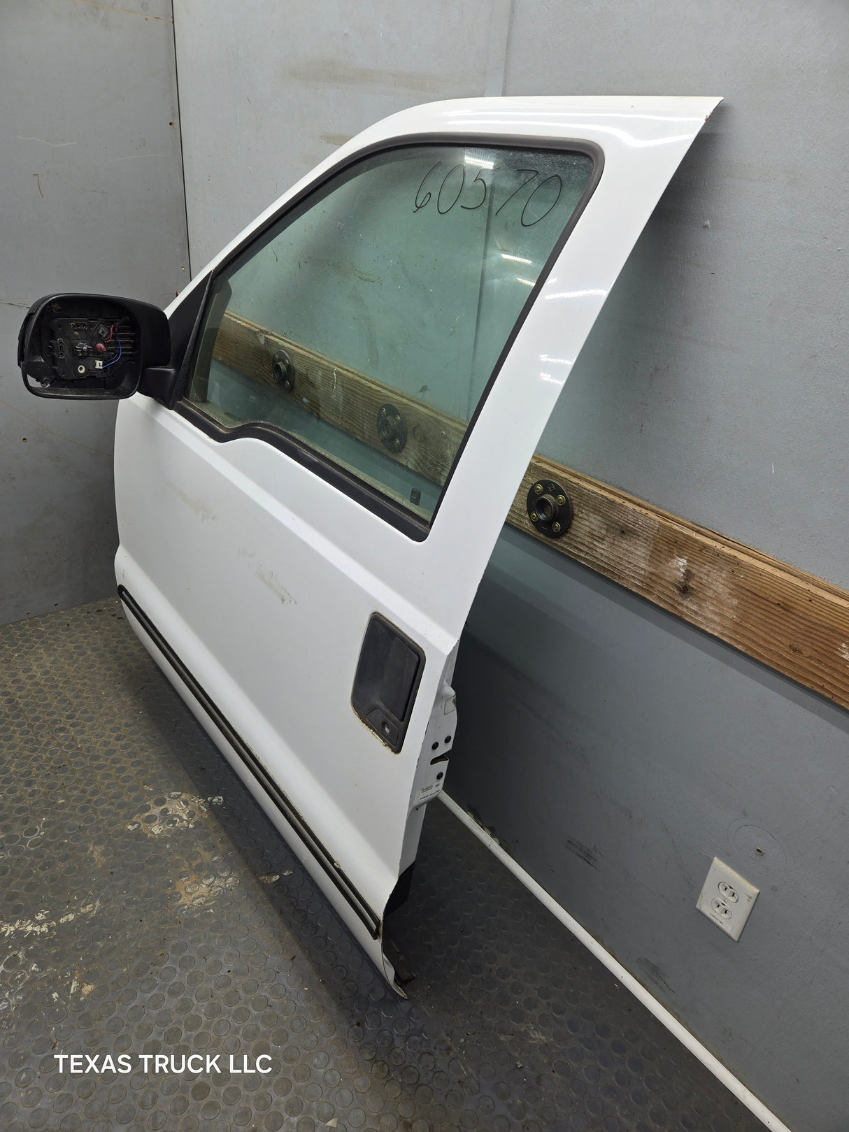 1999-2011 Ford Super Duty LH Driver Side Front Door F250 F350 F450 F550