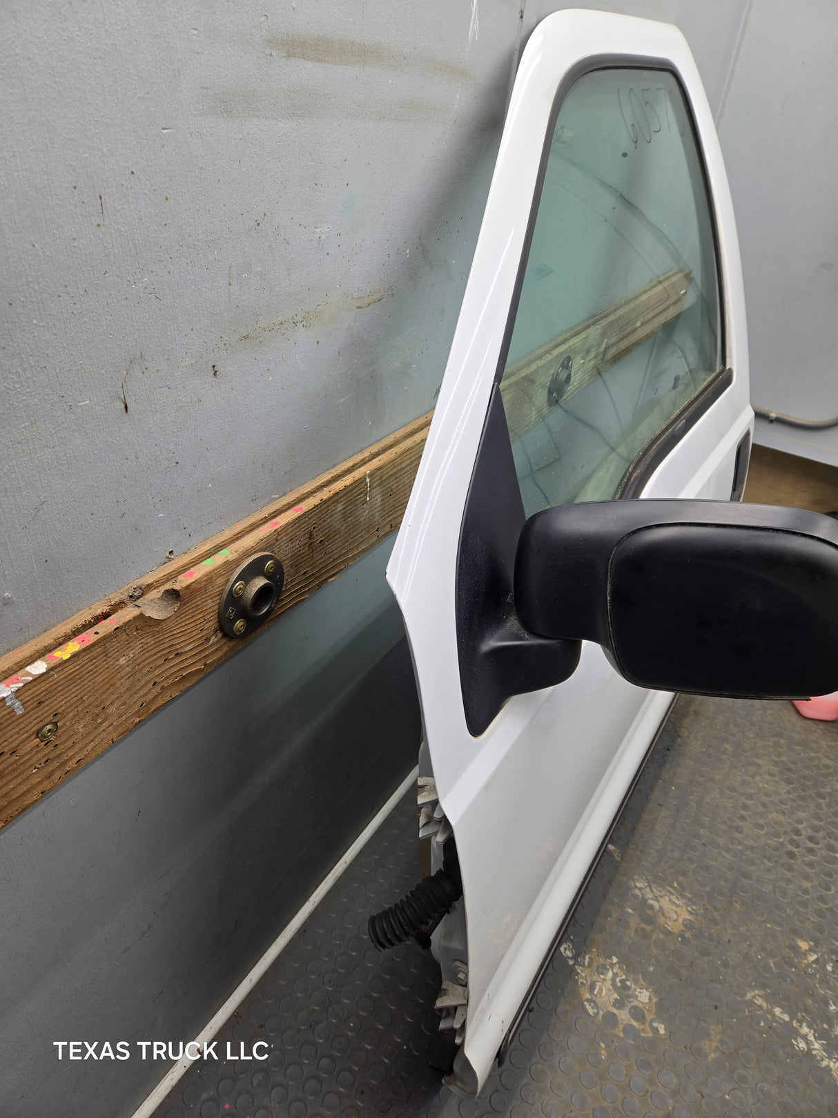 1999-2011 Ford Super Duty LH Driver Side Front Door F250 F350 F450 F550