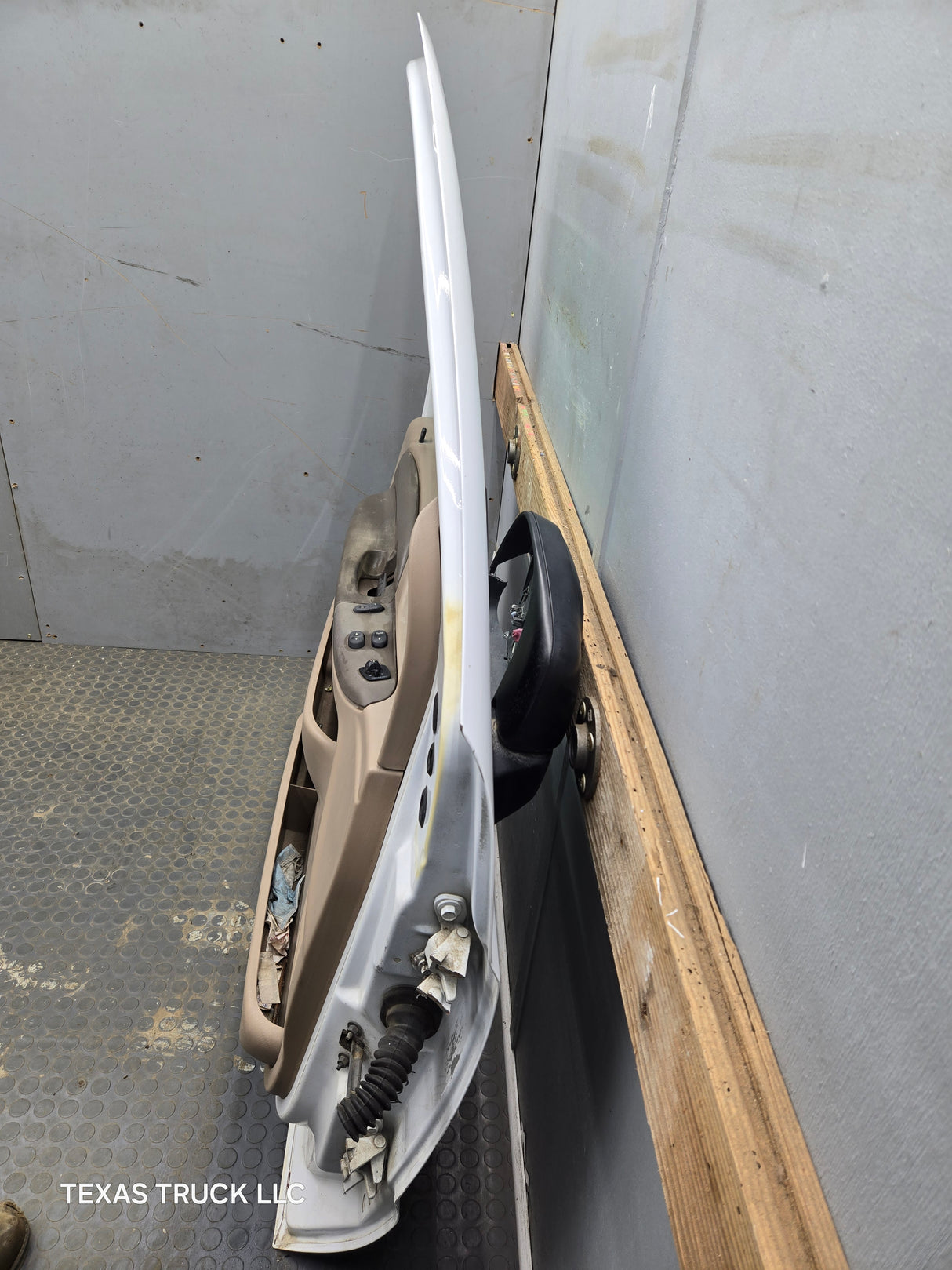 1999-2011 Ford Super Duty LH Driver Side Front Door F250 F350 F450 F550
