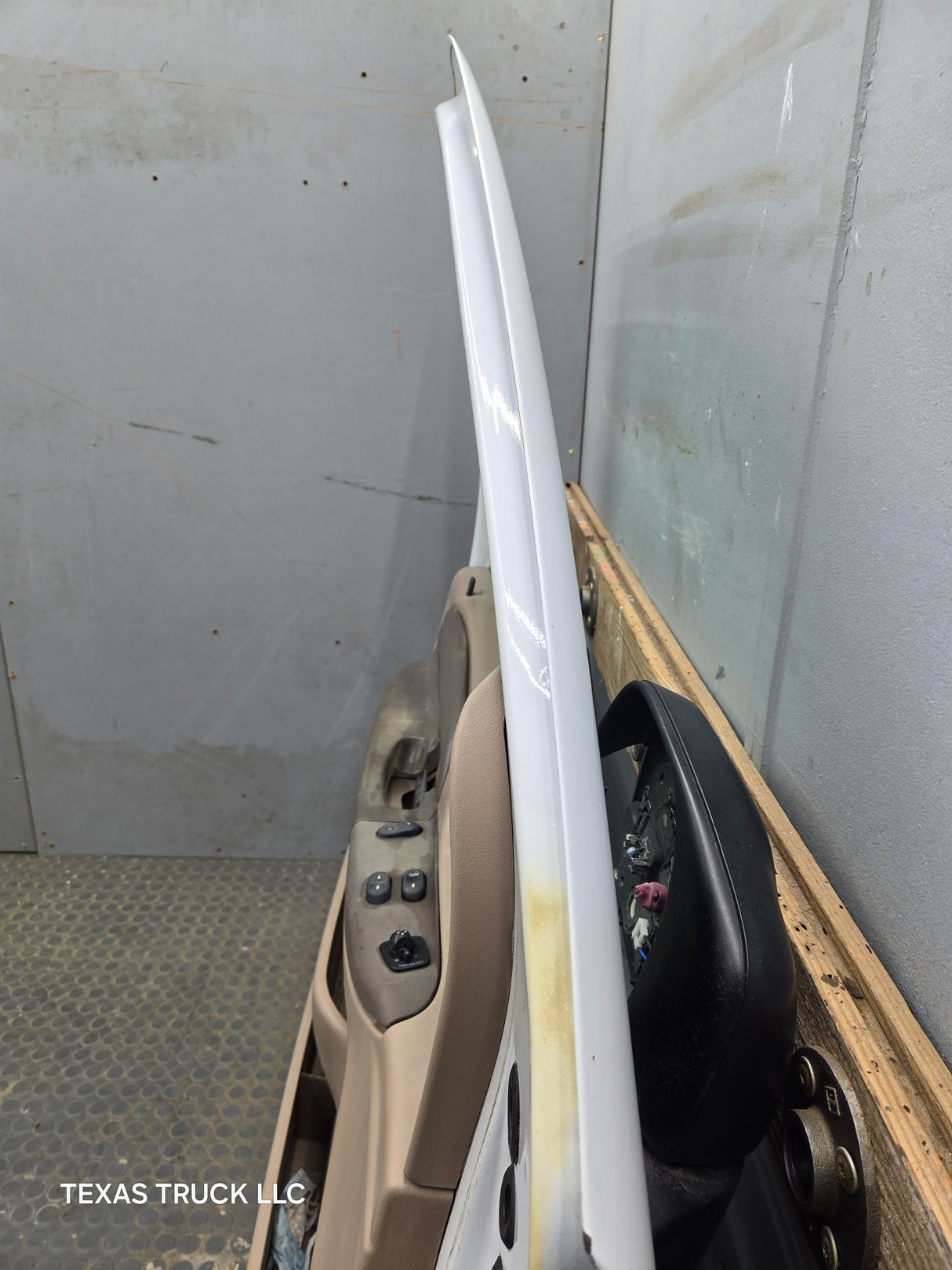 1999-2011 Ford Super Duty LH Driver Side Front Door F250 F350 F450 F550